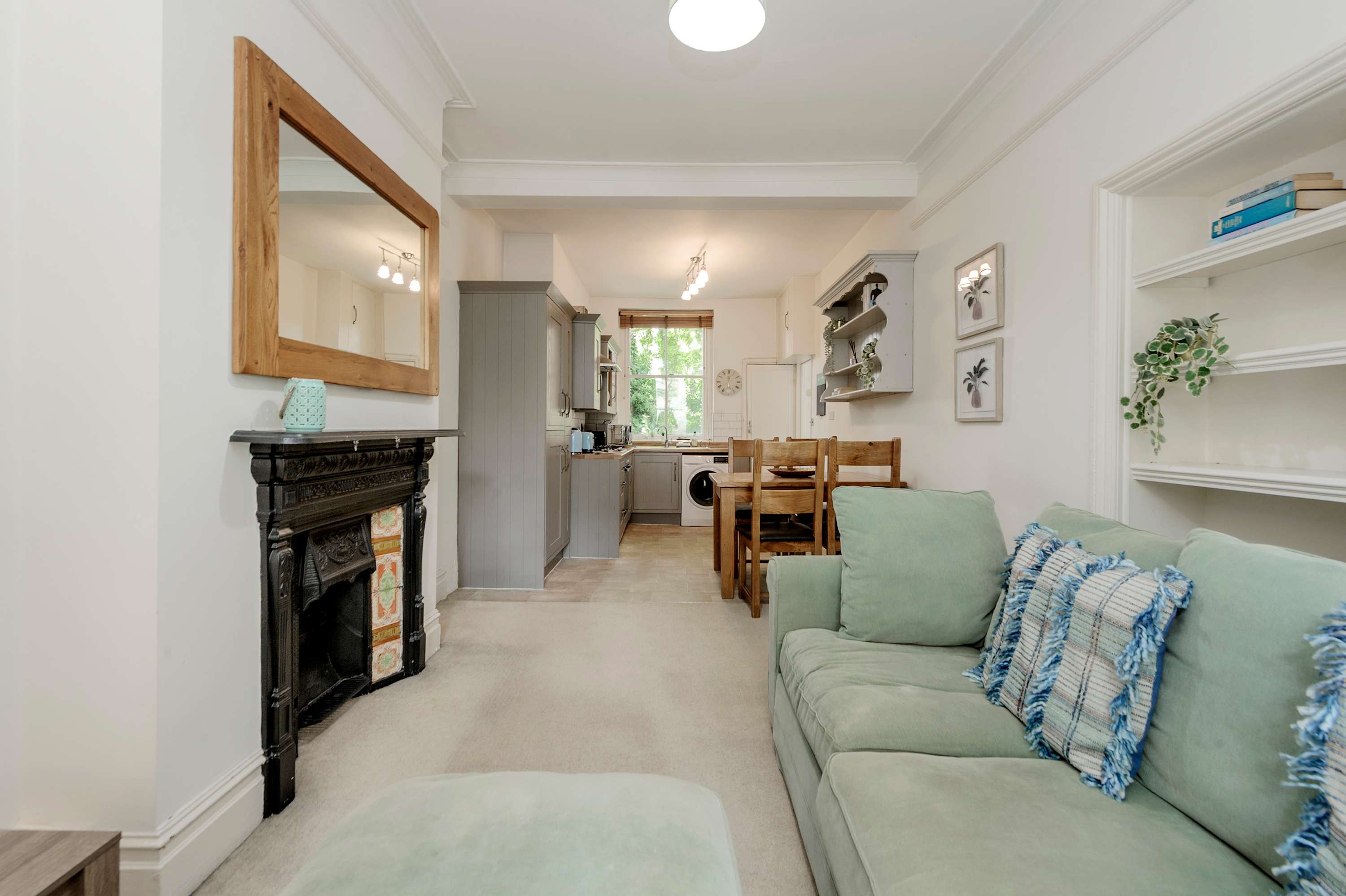 Modern 2 bed flat - Hammersmith Grove serviced apartment - London - VivreStays