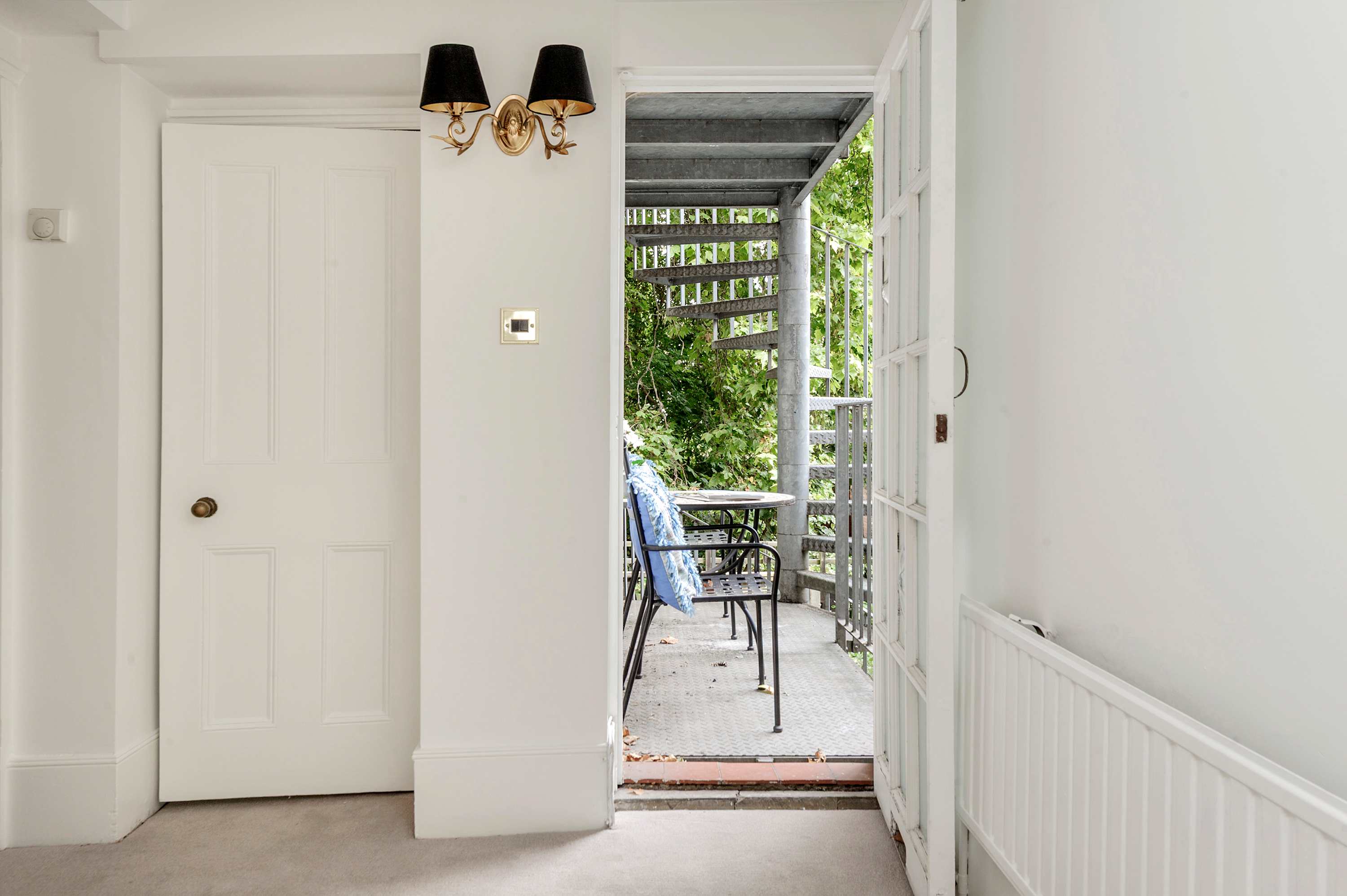 View Modern 2 bed flat - Hammersmith Grove in Hammersmith Grove 240 W6 7EW Modern 2 bed flat - Hammersmith Grove in Hammersmith Grove 240 W6 7EW - Property image 12 - VivreStays