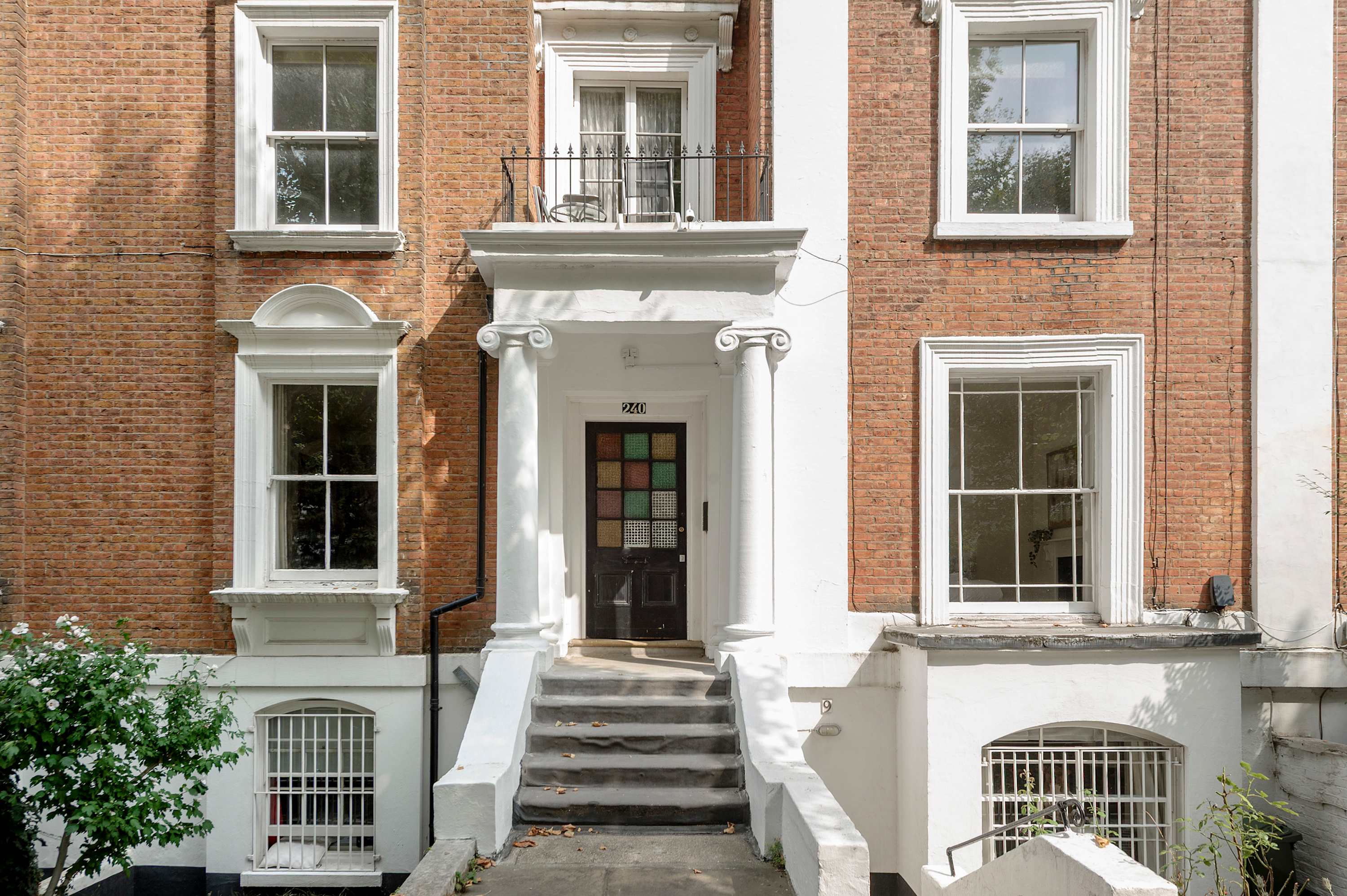 View Modern 2 bed flat - Hammersmith Grove in Hammersmith Grove 240 W6 7EW Modern 2 bed flat - Hammersmith Grove in Hammersmith Grove 240 W6 7EW - Property image 24 - VivreStays