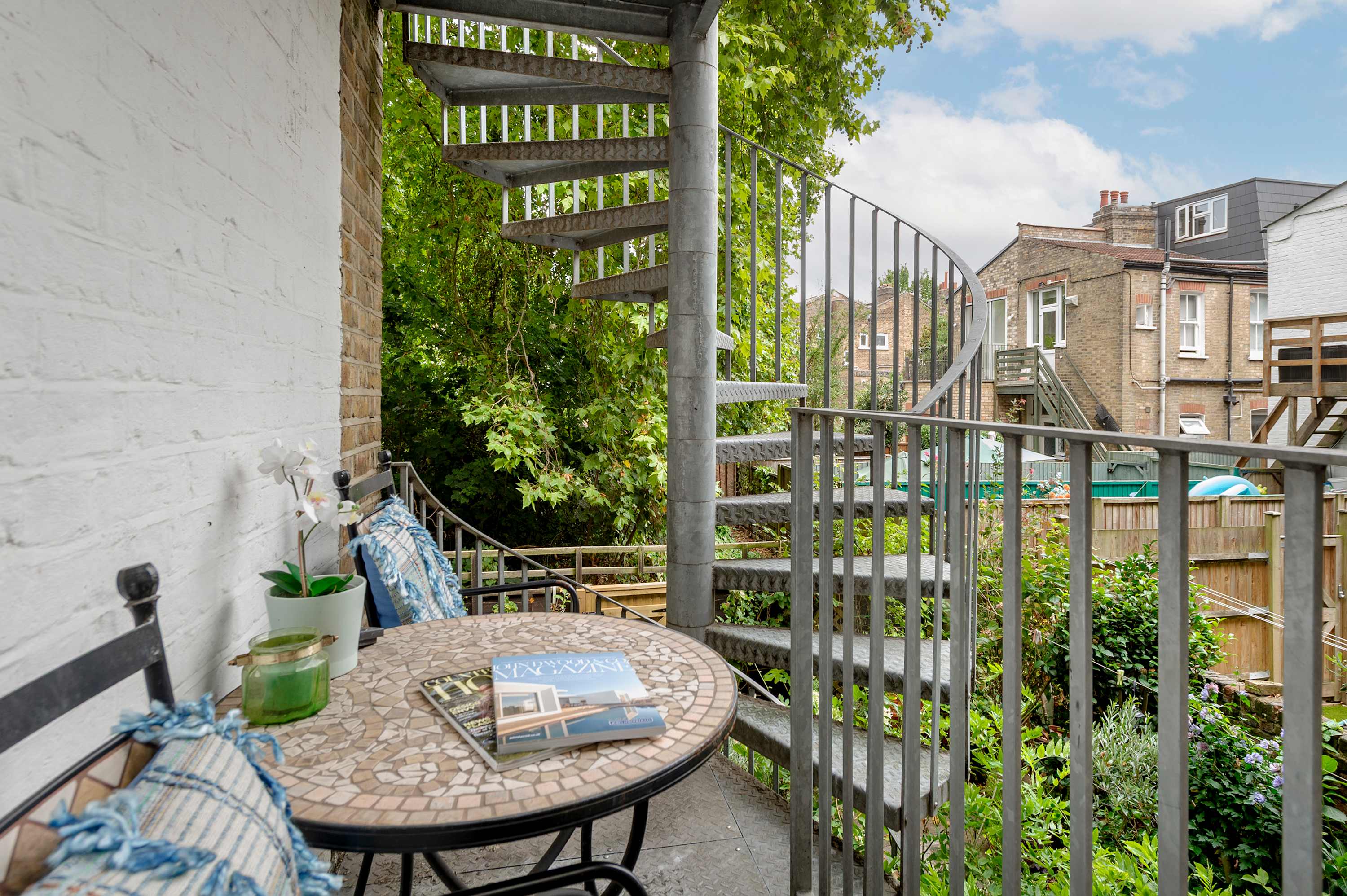 View Modern 2 bed flat - Hammersmith Grove in Hammersmith Grove 240 W6 7EW Modern 2 bed flat - Hammersmith Grove in Hammersmith Grove 240 W6 7EW - Property image 23 - VivreStays
