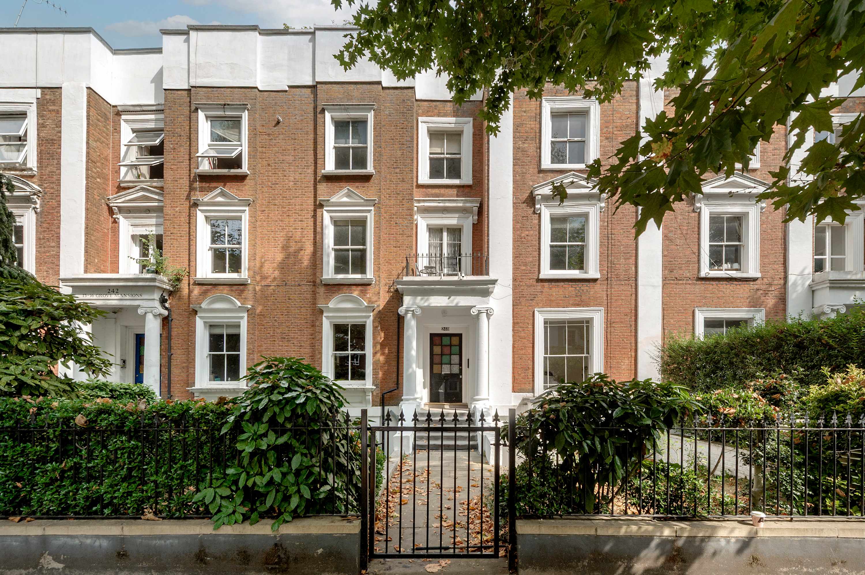 View Modern 2 bed flat - Hammersmith Grove in Hammersmith Grove 240 W6 7EW Modern 2 bed flat - Hammersmith Grove in Hammersmith Grove 240 W6 7EW - Property image 25 - VivreStays