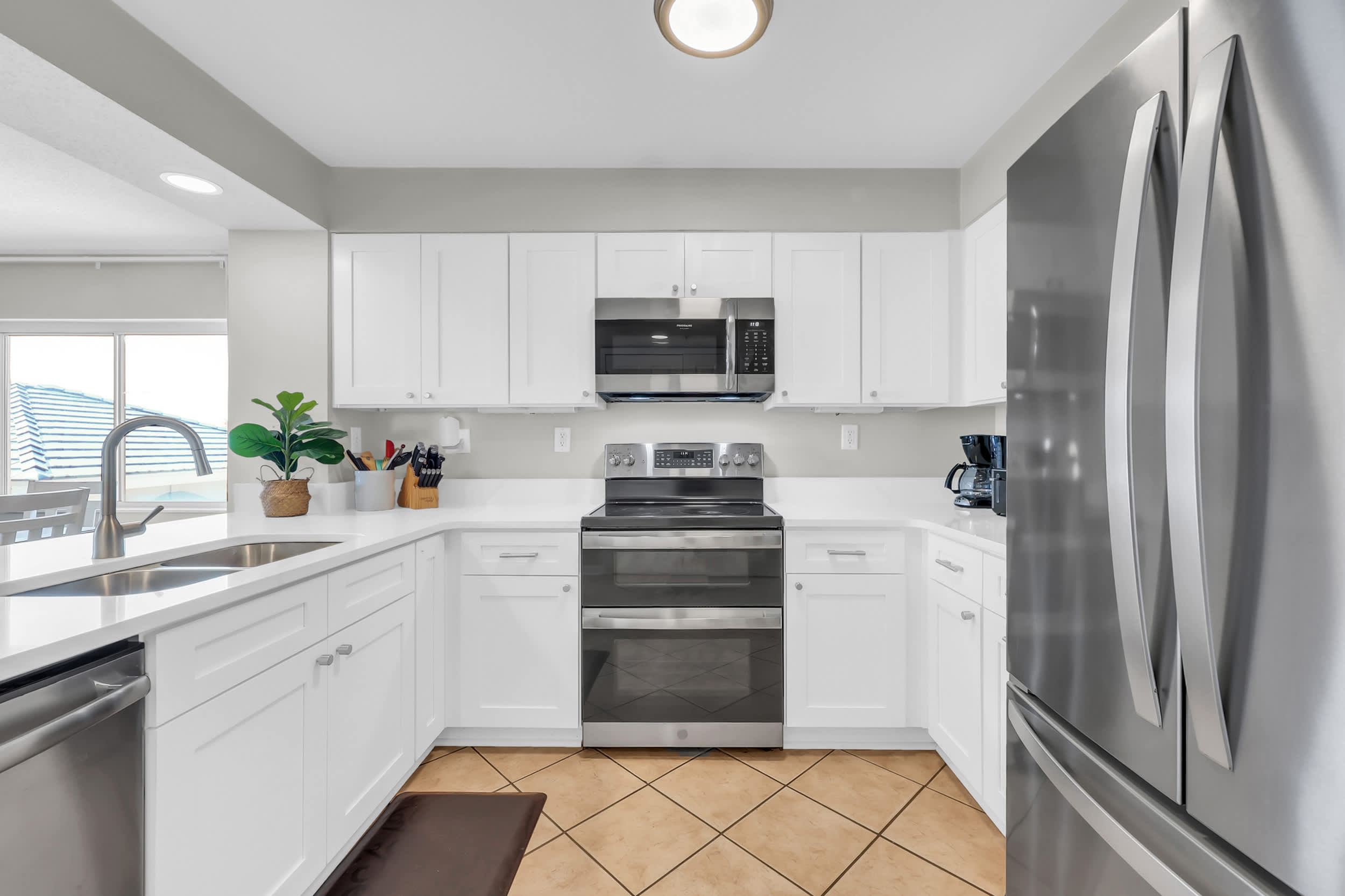 Oceanfront Luxury Top Location Lazy River Pool Grills