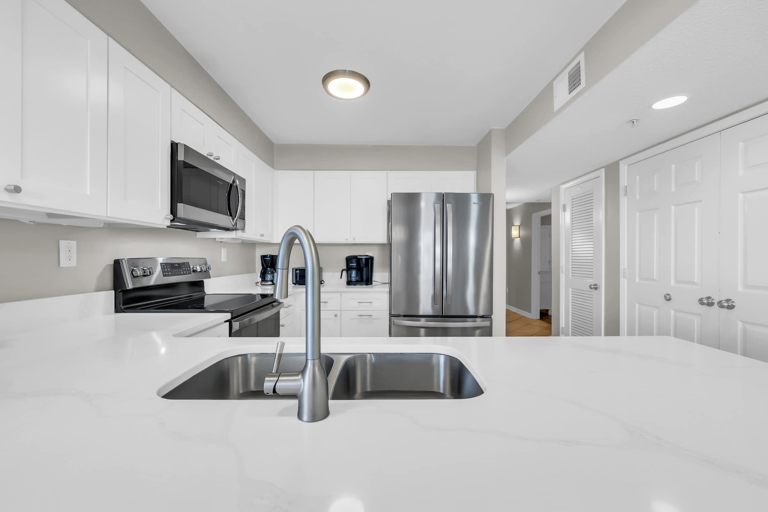 Oceanfront Luxury Top Location Lazy River Pool Grills