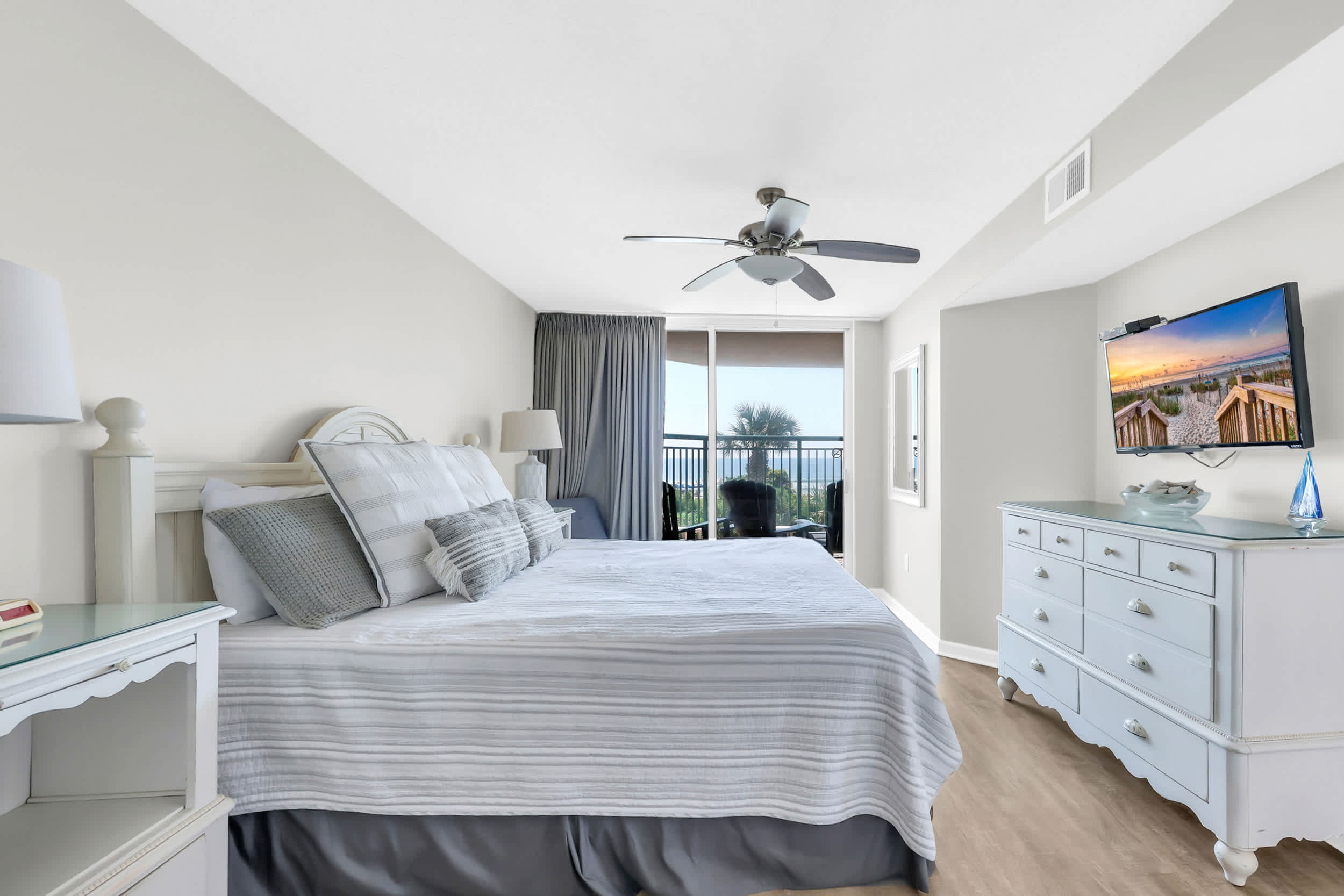 Oceanfront Luxury Top Location Lazy River Pool Grills