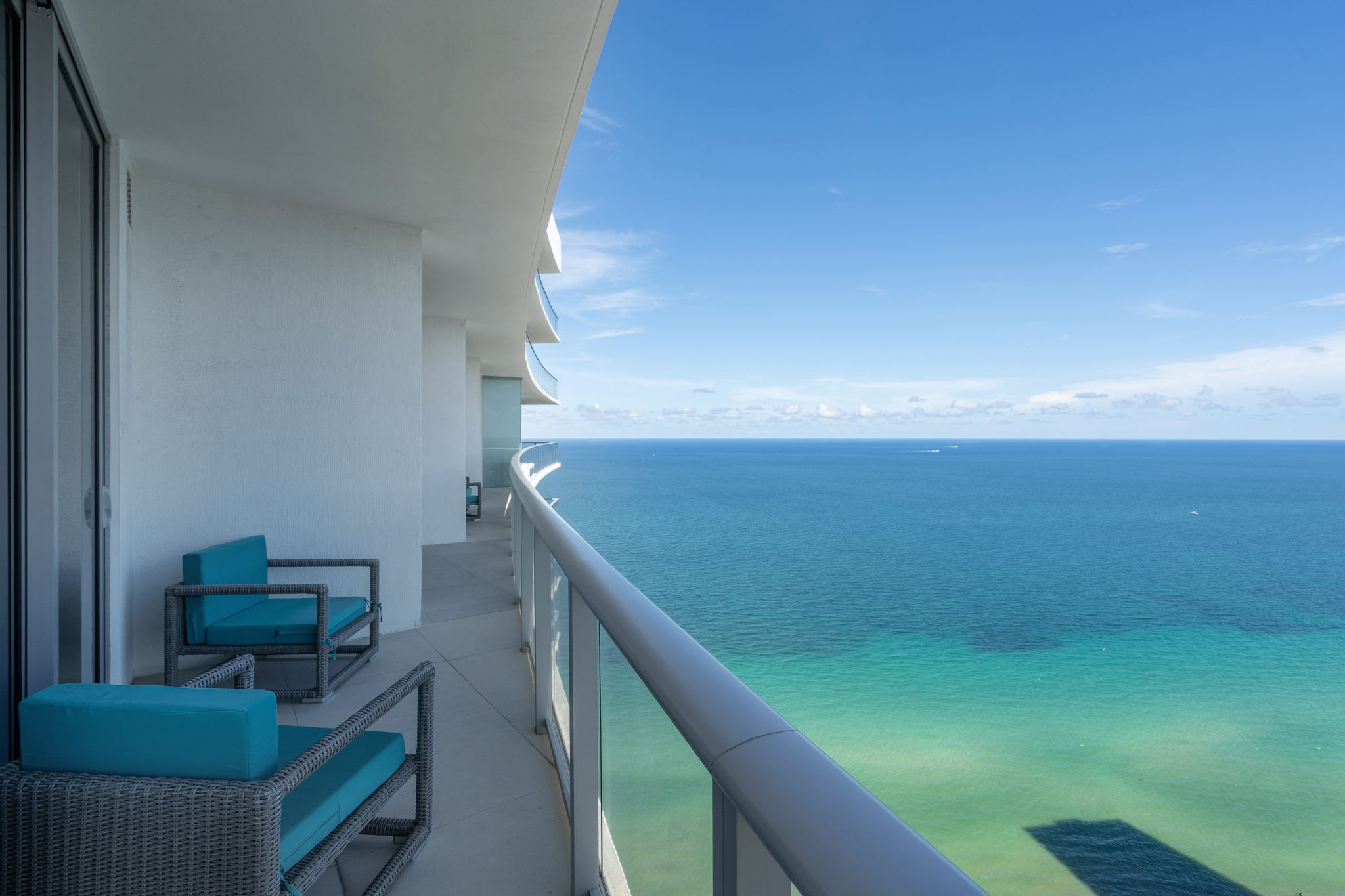 Featured Property Beachfront Penthouse! 4 BDR with Resort Amenities for 12 guests