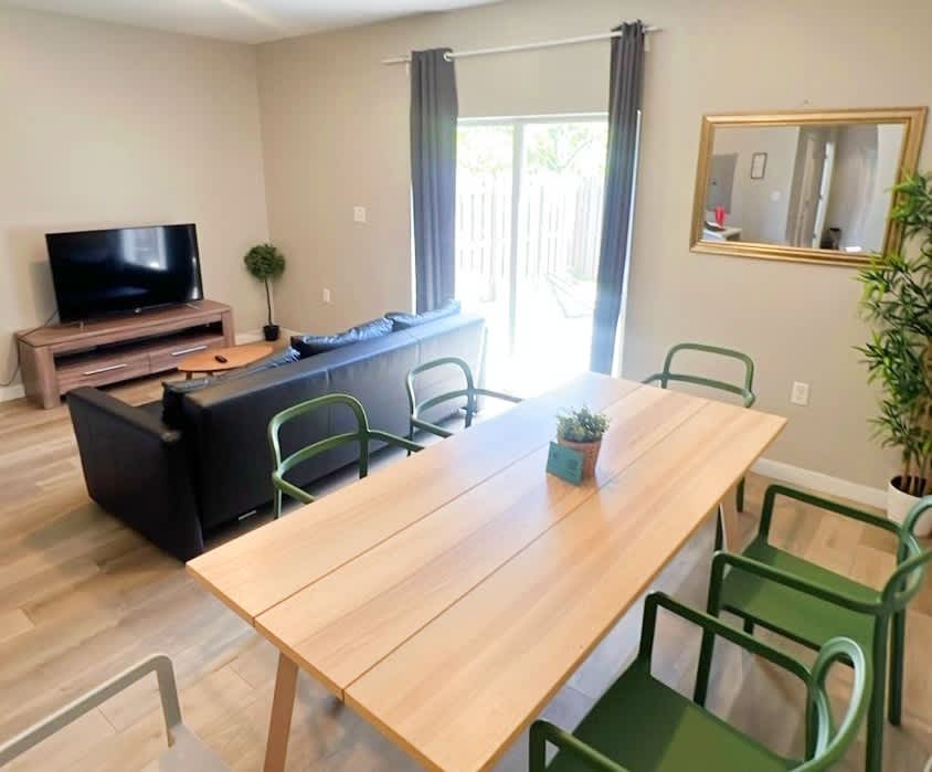 Bright And Spacious Living With Fully Equipped Kitchen - Stylish Retreat - The Bahamas