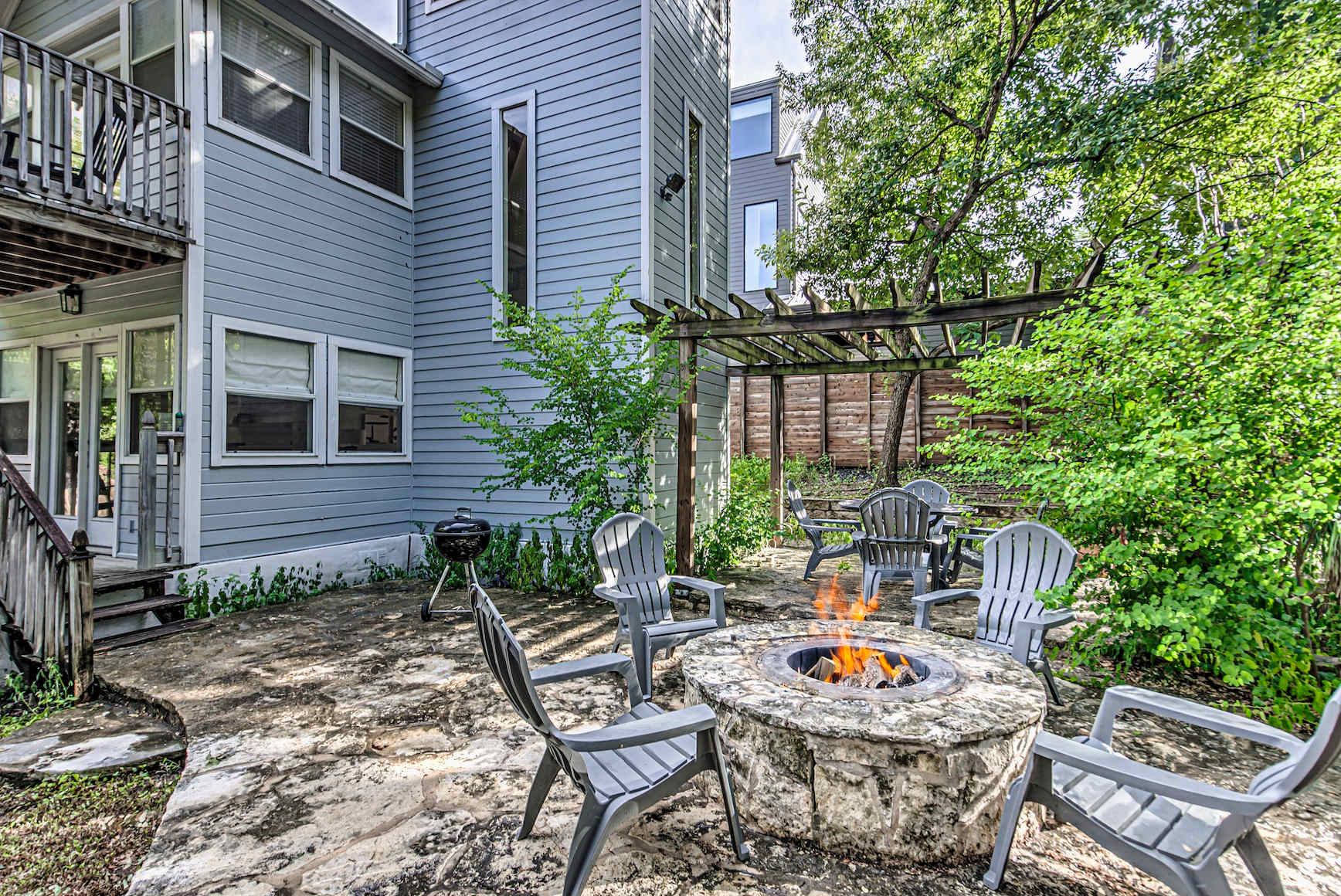 Gather around the fire pit for s’mores or wine under the stars.