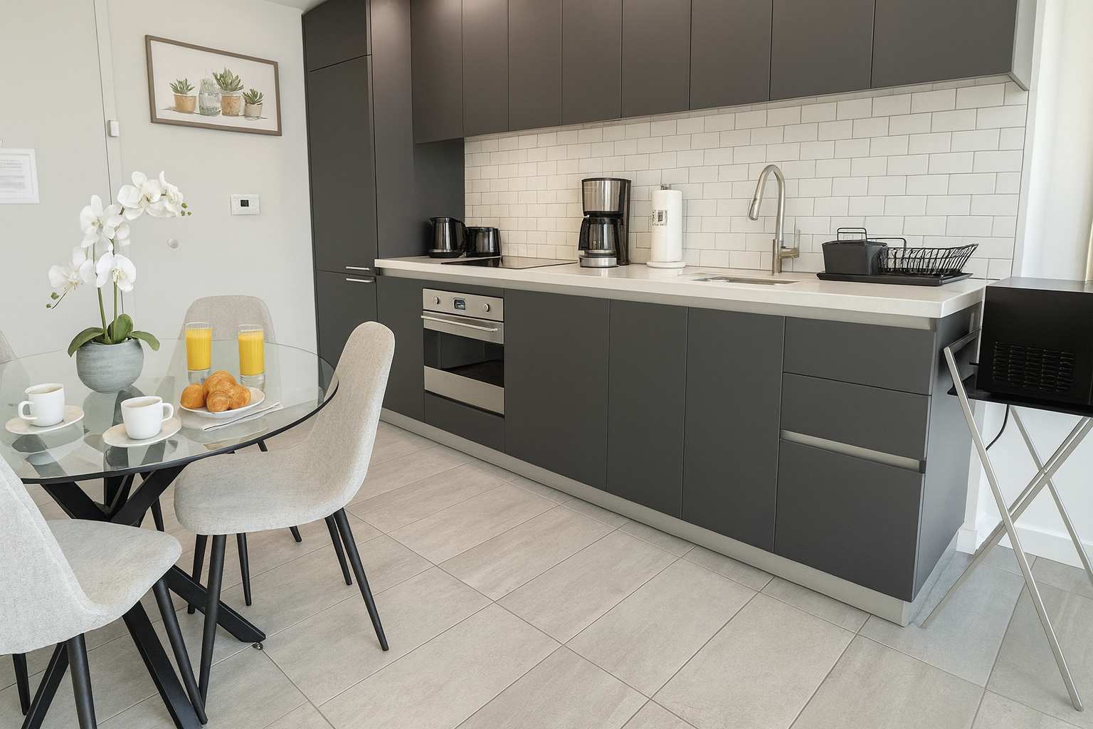 Contemporary Comfort | Rooftop Views & Full Kitchen - Foto 9