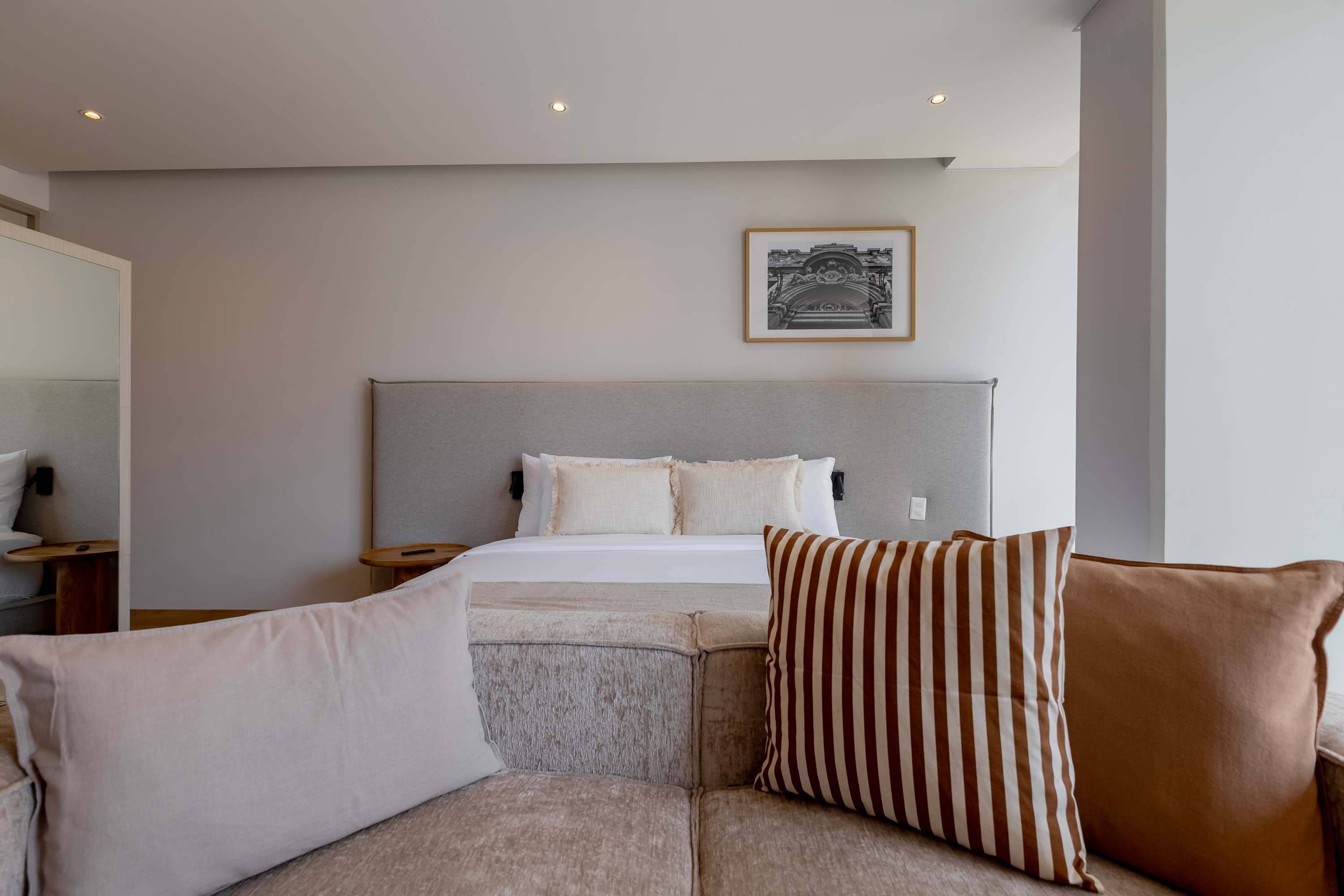 Capitalia Juarez | Central Studio + Balcony & Gym 5