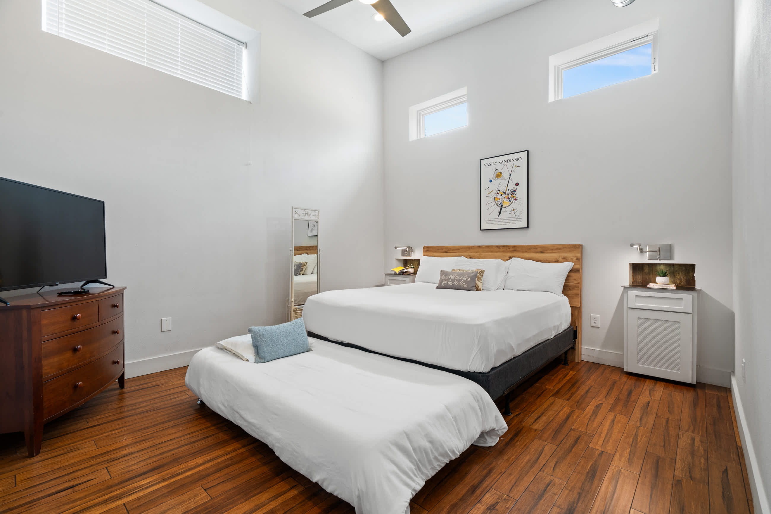 Inviting Bedroom with 1 Queen bed and 1 Single bed