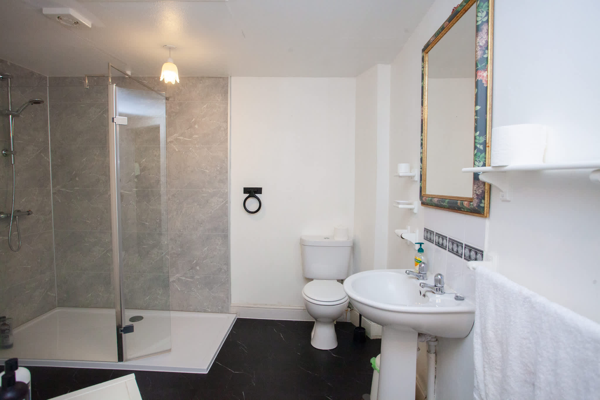 Spacious Victorian Flat in Heart of Finnieston in Saint Vincent Crescent 43 G3 8NG - Property image 18 - VivreStays
