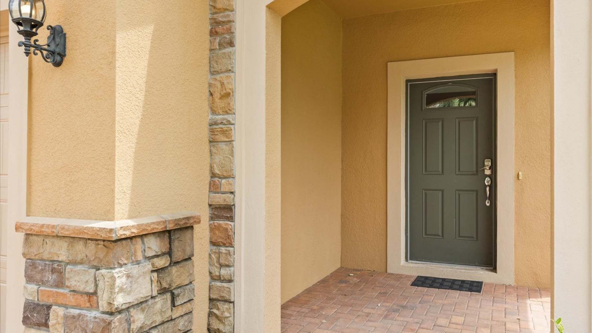 6BR Home Entrance