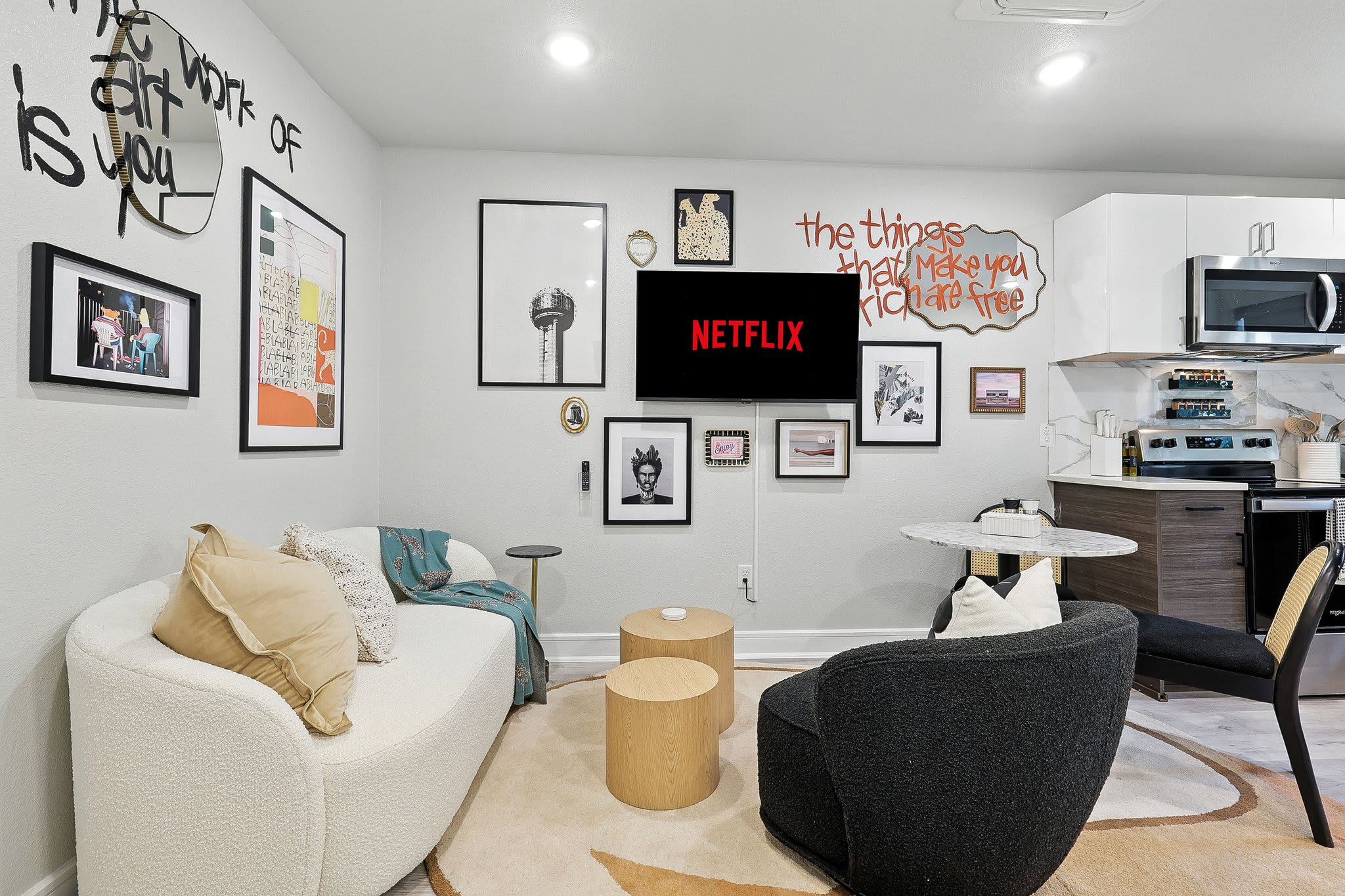 Centrally Located Cheerful 1BD/1BA Apt (Sleeps 2) — Dallas, TX — vacation rental