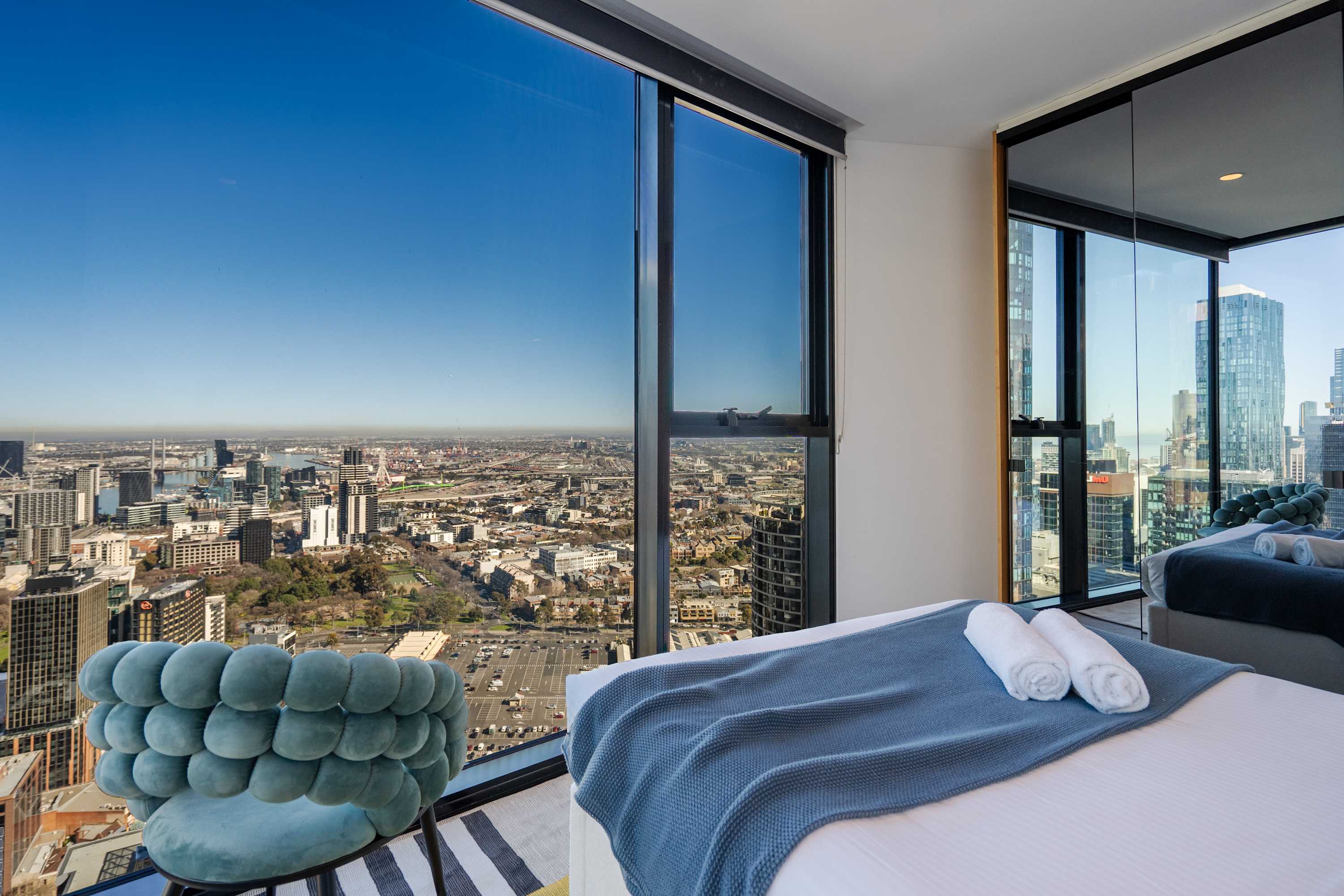 High-Rise CBD Apt L50 | Luxe City Views + Parking