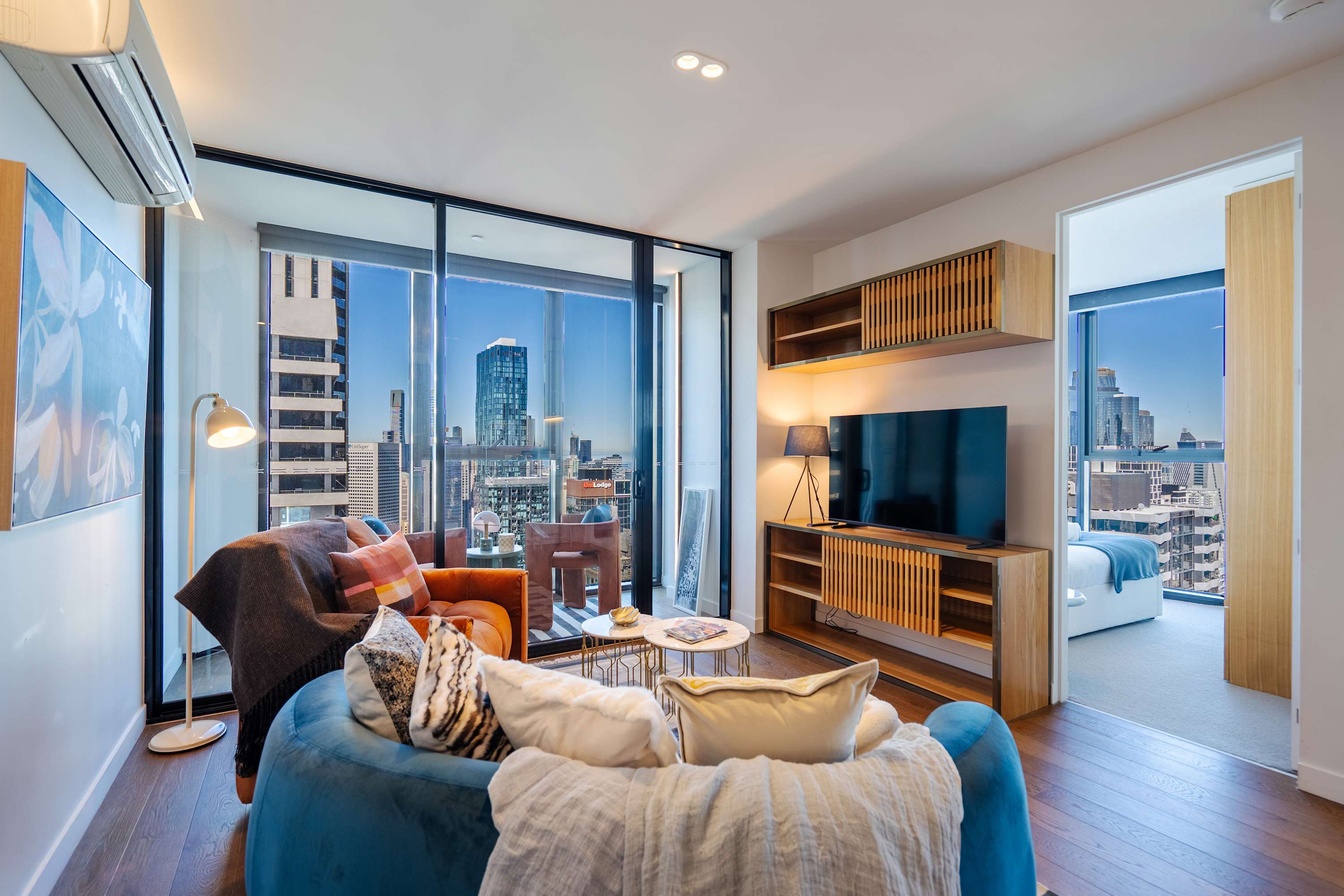 High-Rise CBD 3B Apt L50 | Luxe City Views+Parking