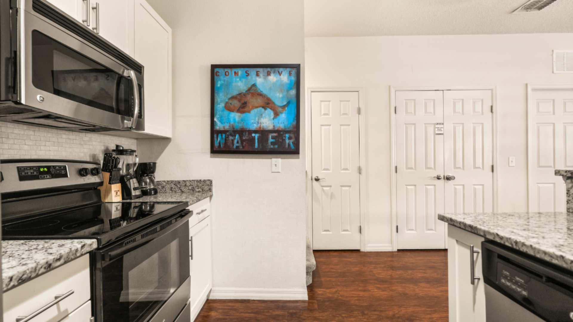 Fully Equipped Kitchen with Modern Appliances