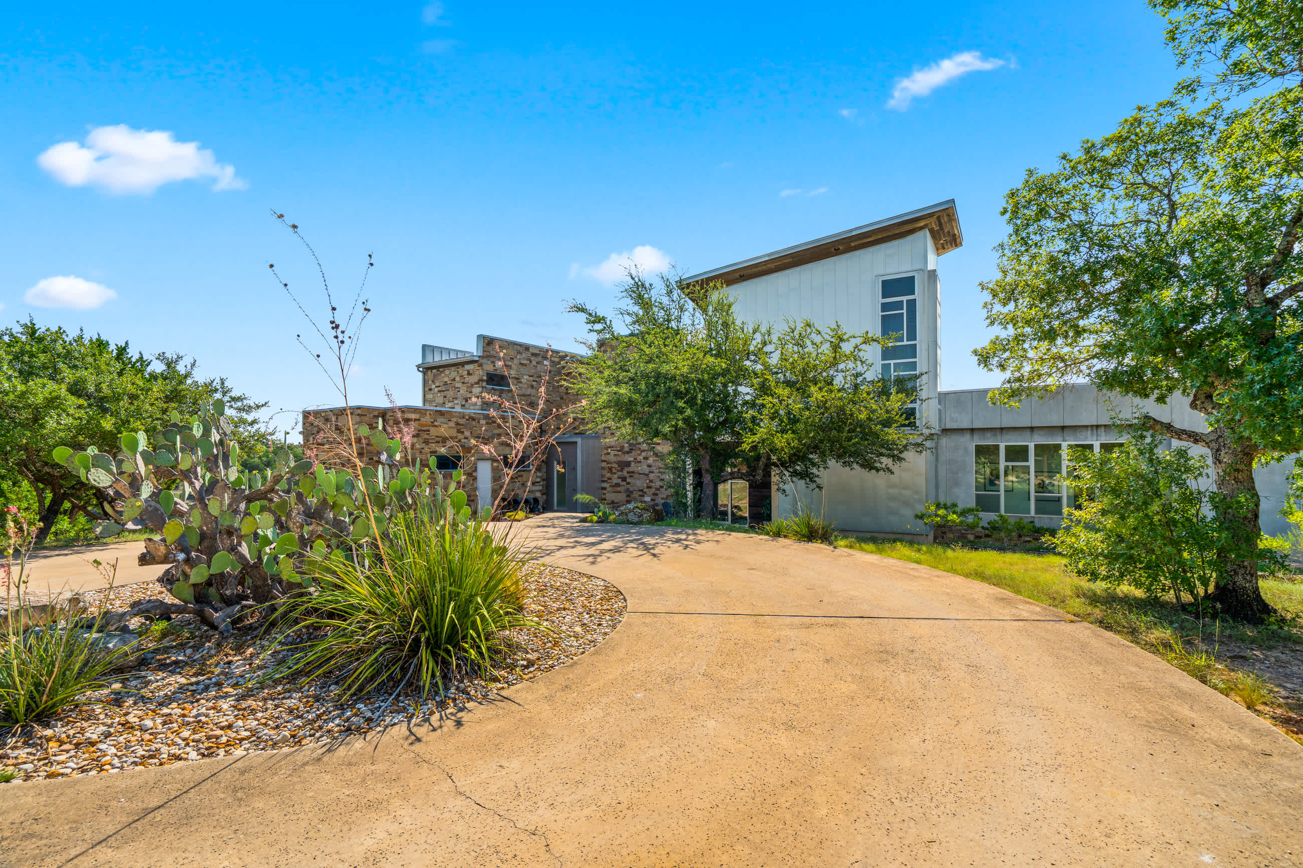 Luxury Hilltop Retreat w Scenic Views Swim Spa | Photo 26