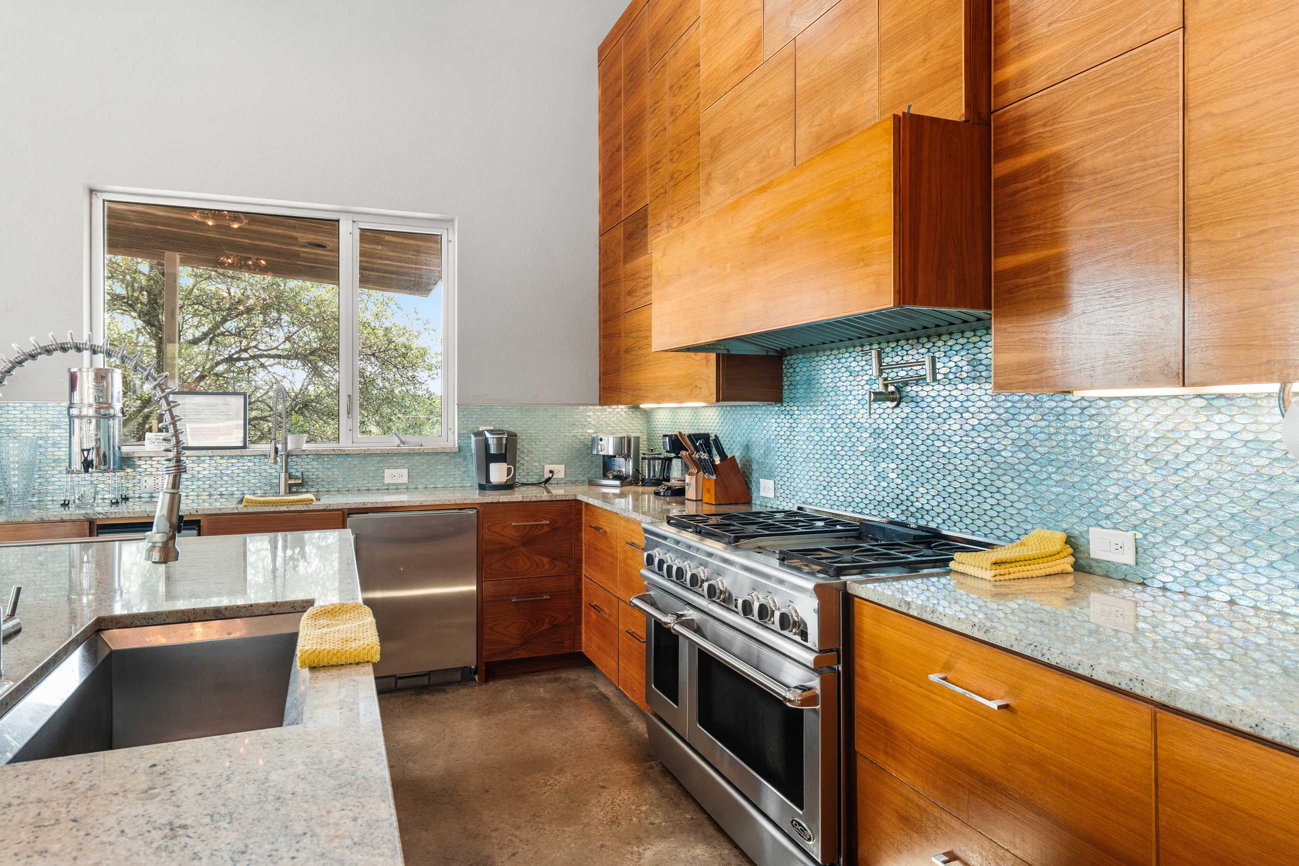 Luxury Hilltop Retreat w Scenic Views Swim Spa | Photo 21