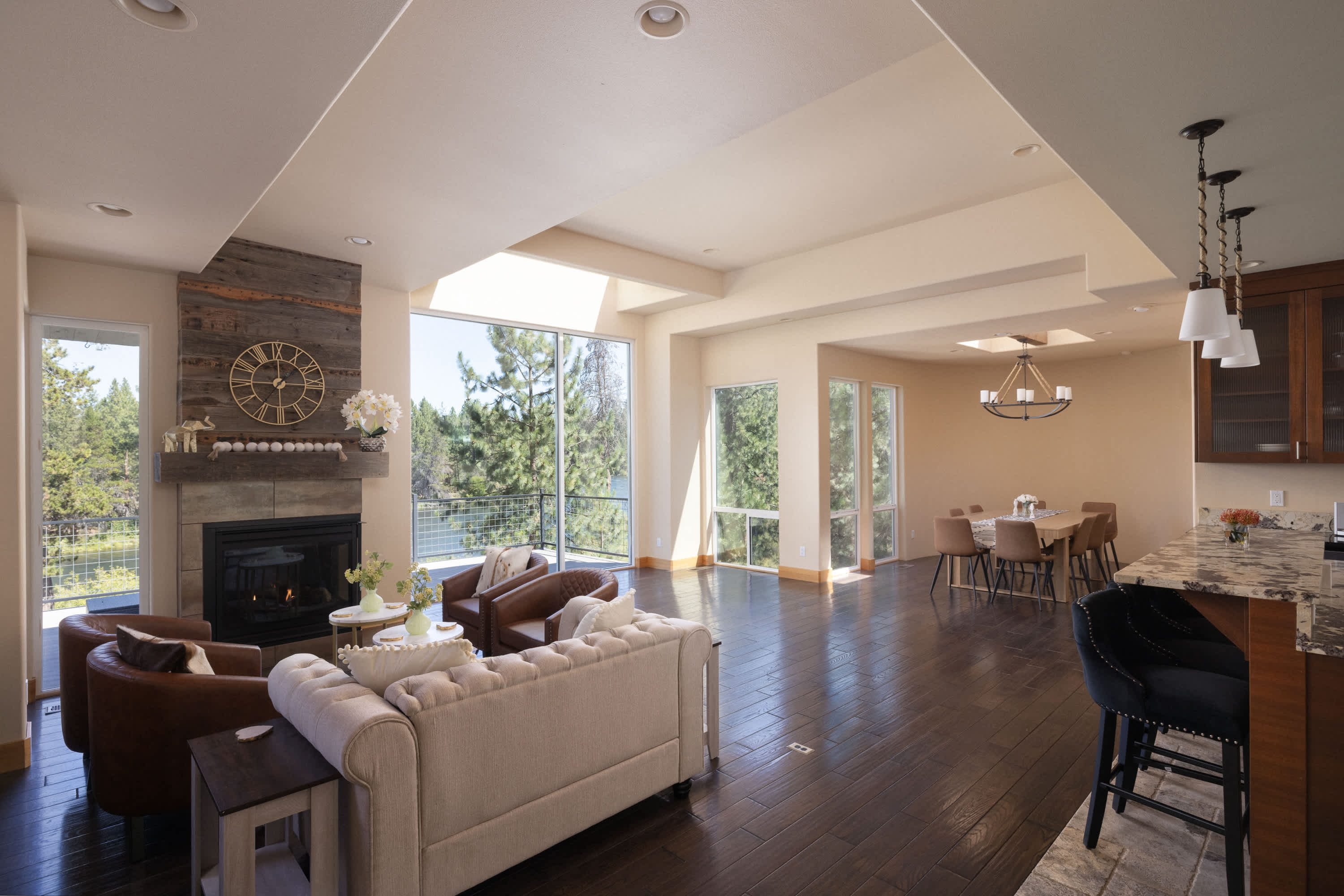 NEW! Amazing Deschutes Riverfront - Big Sky Bend! 3