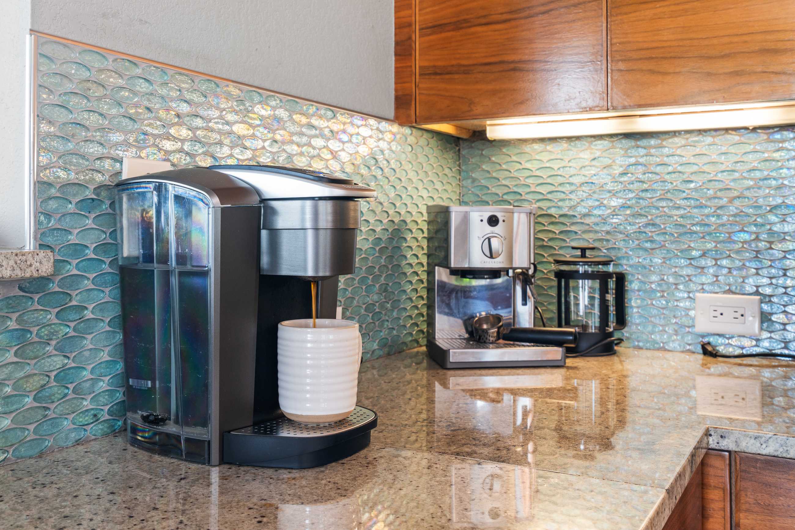 Kitchen fully equipped with a coffee machine