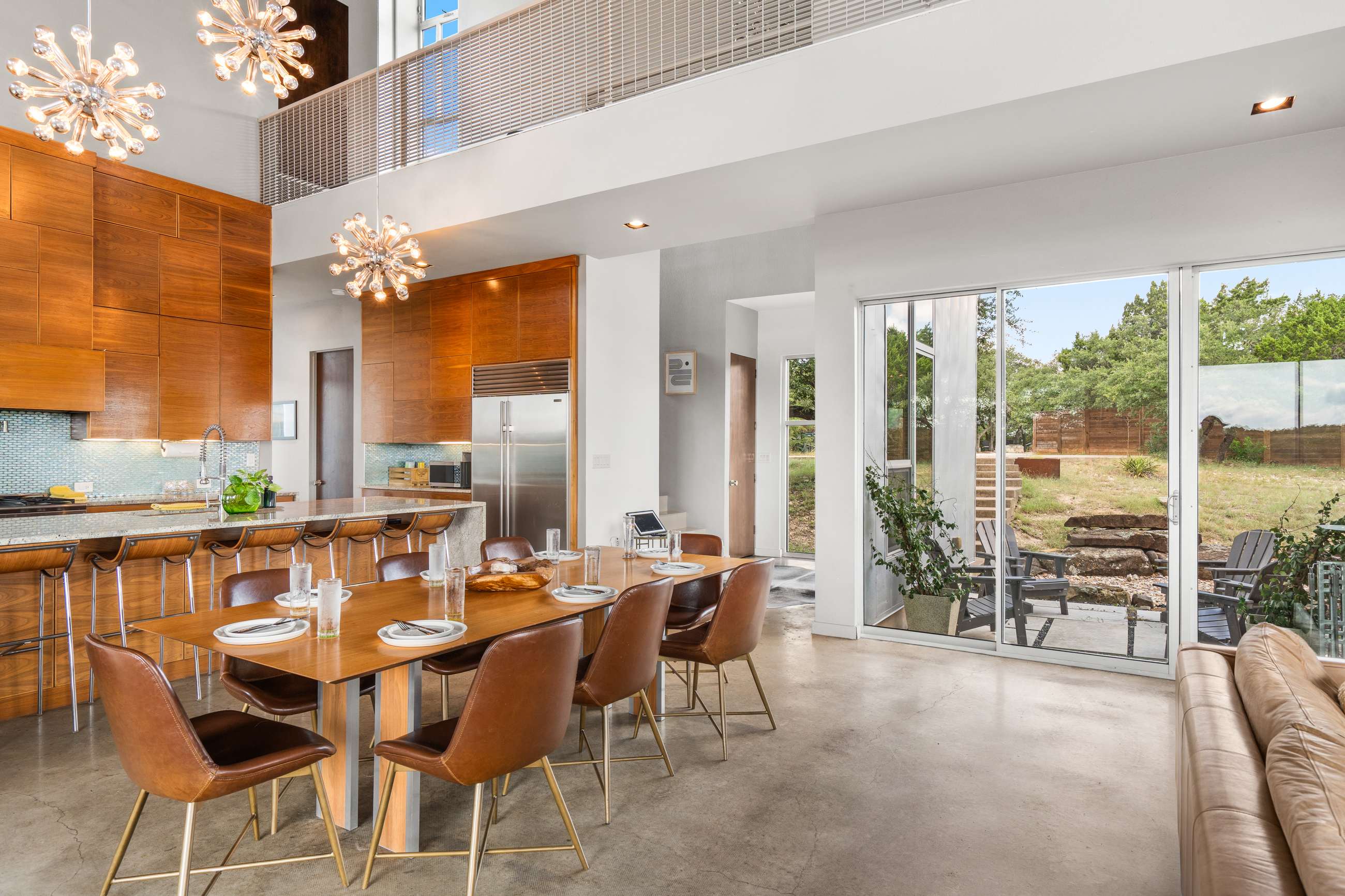 Stunning indoor dining area and kitchen area