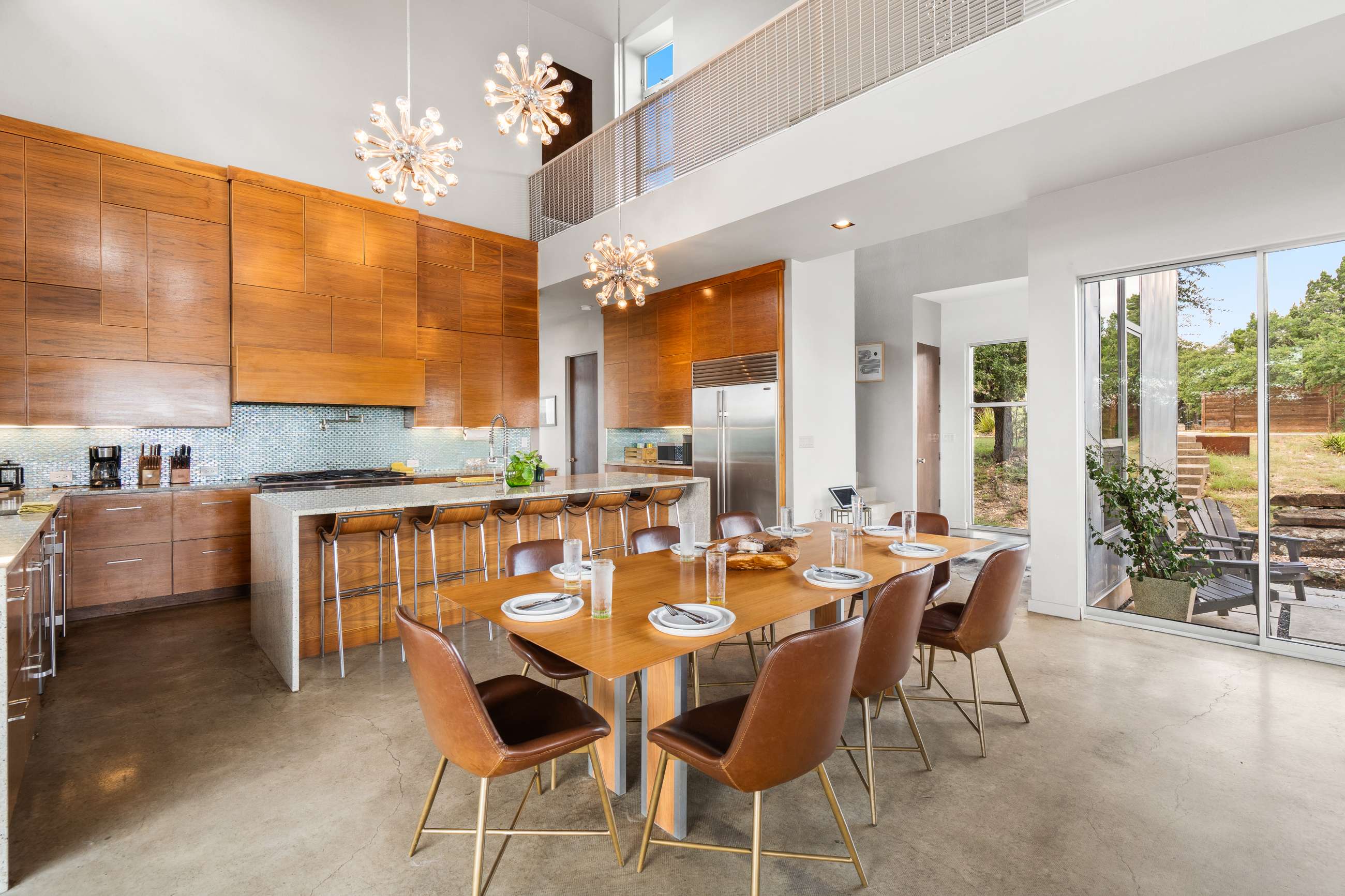 Stunning indoor dining area and kitchen area