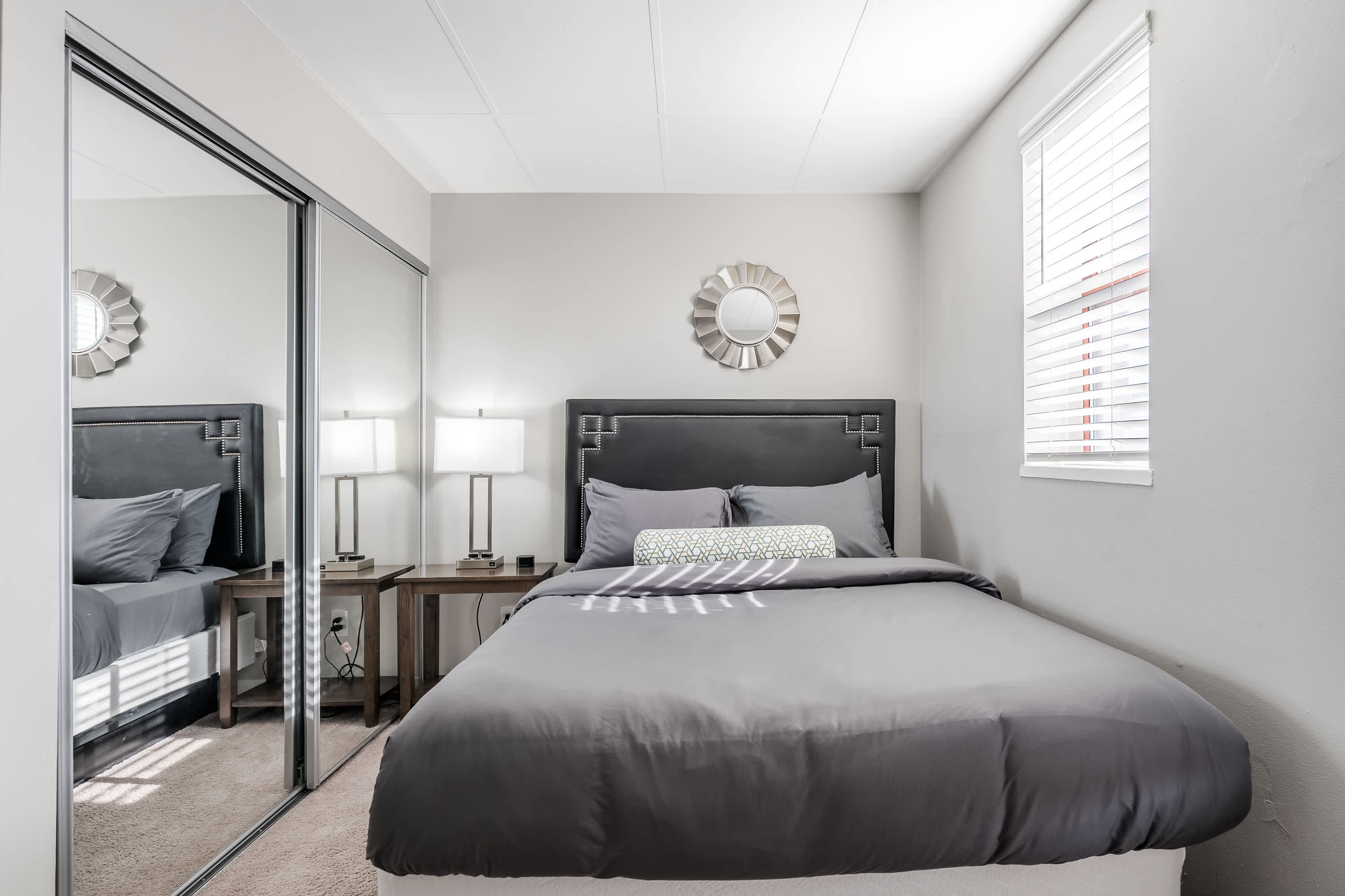 Group Stay - 7 Apts Near Lucas Oil Stadium — Indianapolis, IN — vacation rental
