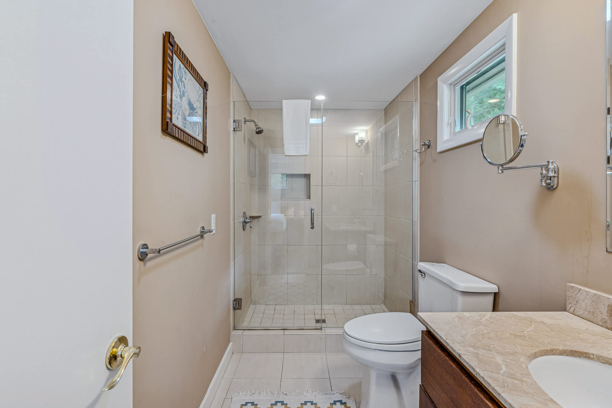 Spa, Fireplace & Pet Friendly - Top of the Hill