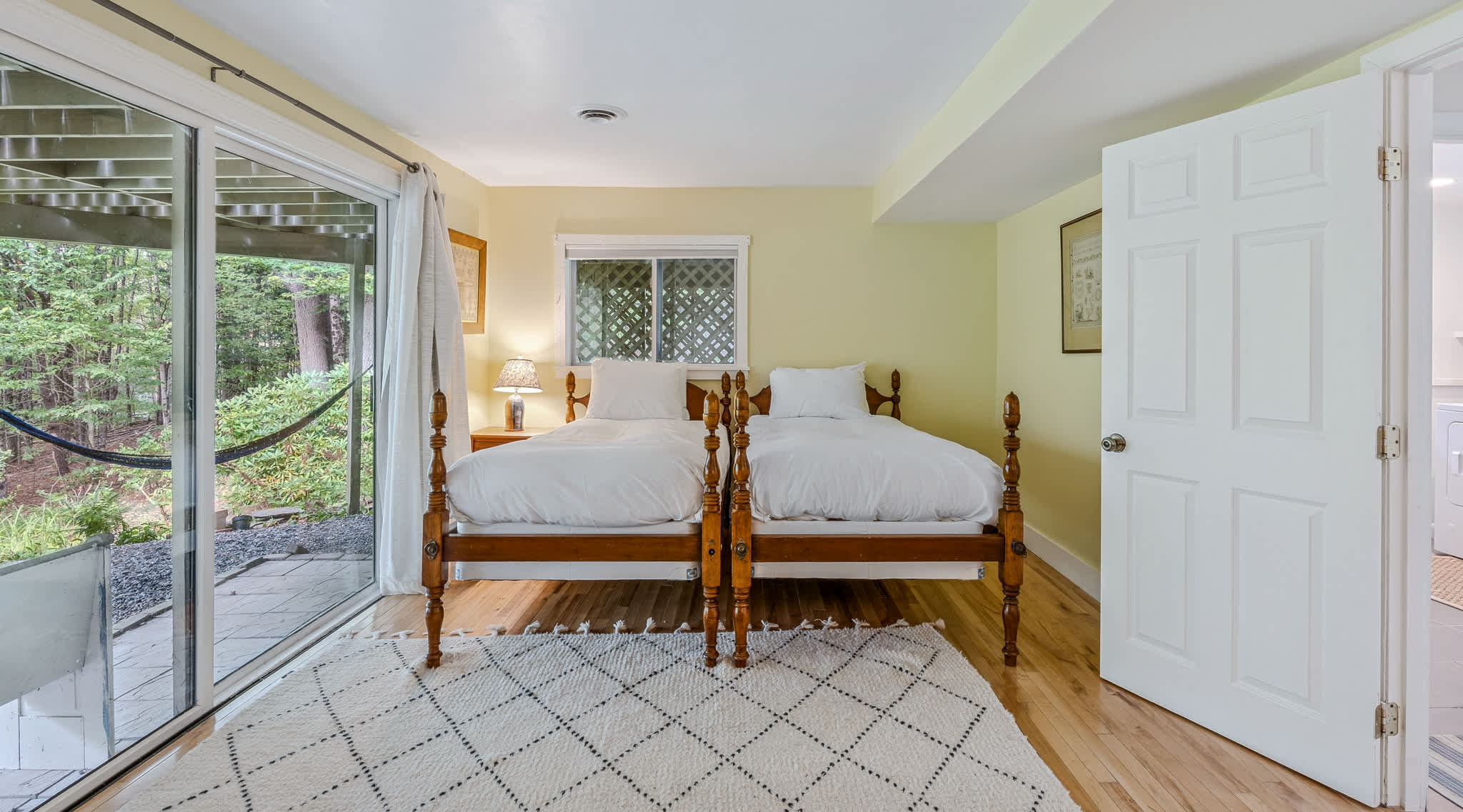 Spa, Fireplace & Pet Friendly - Top of the Hill