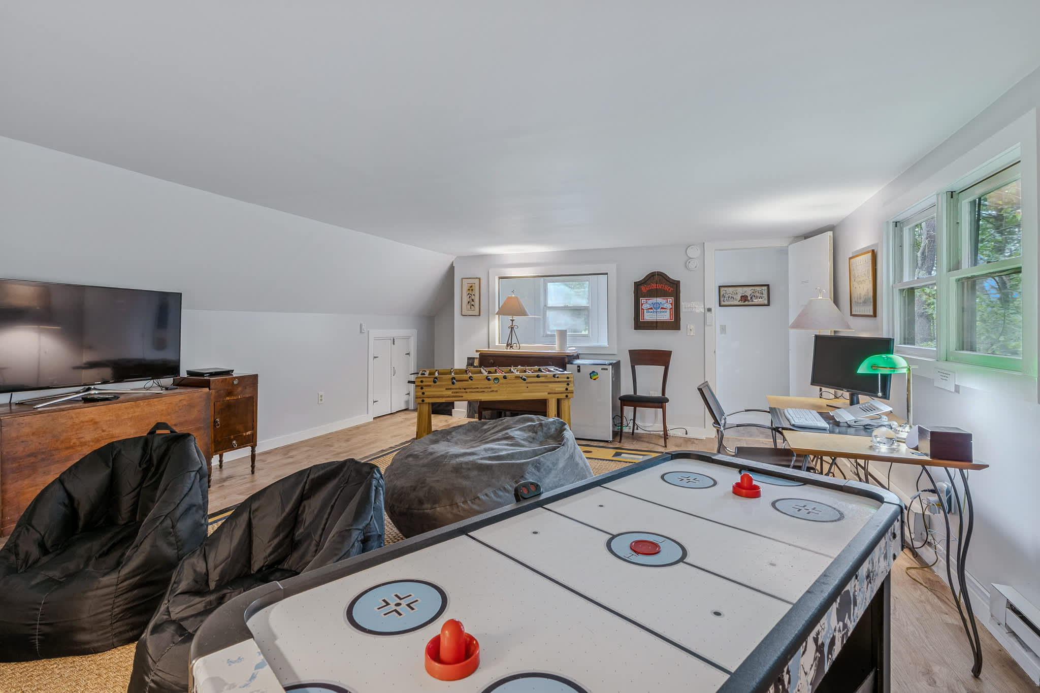 Spa, Fireplace & Pet Friendly - Top of the Hill