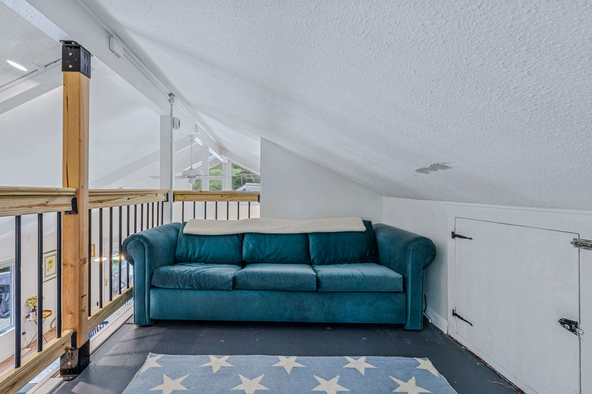 Spa, Fireplace & Pet Friendly - Top of the Hill