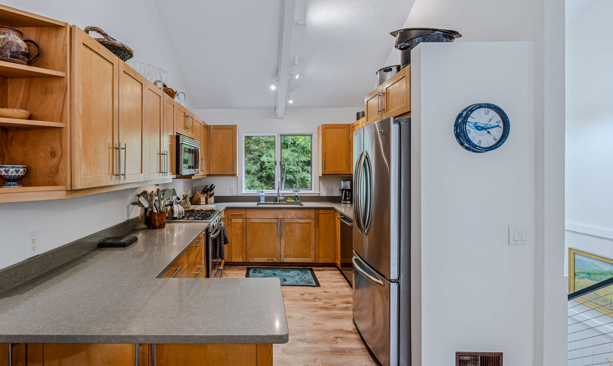 Spa, Fireplace & Pet Friendly - Top of the Hill