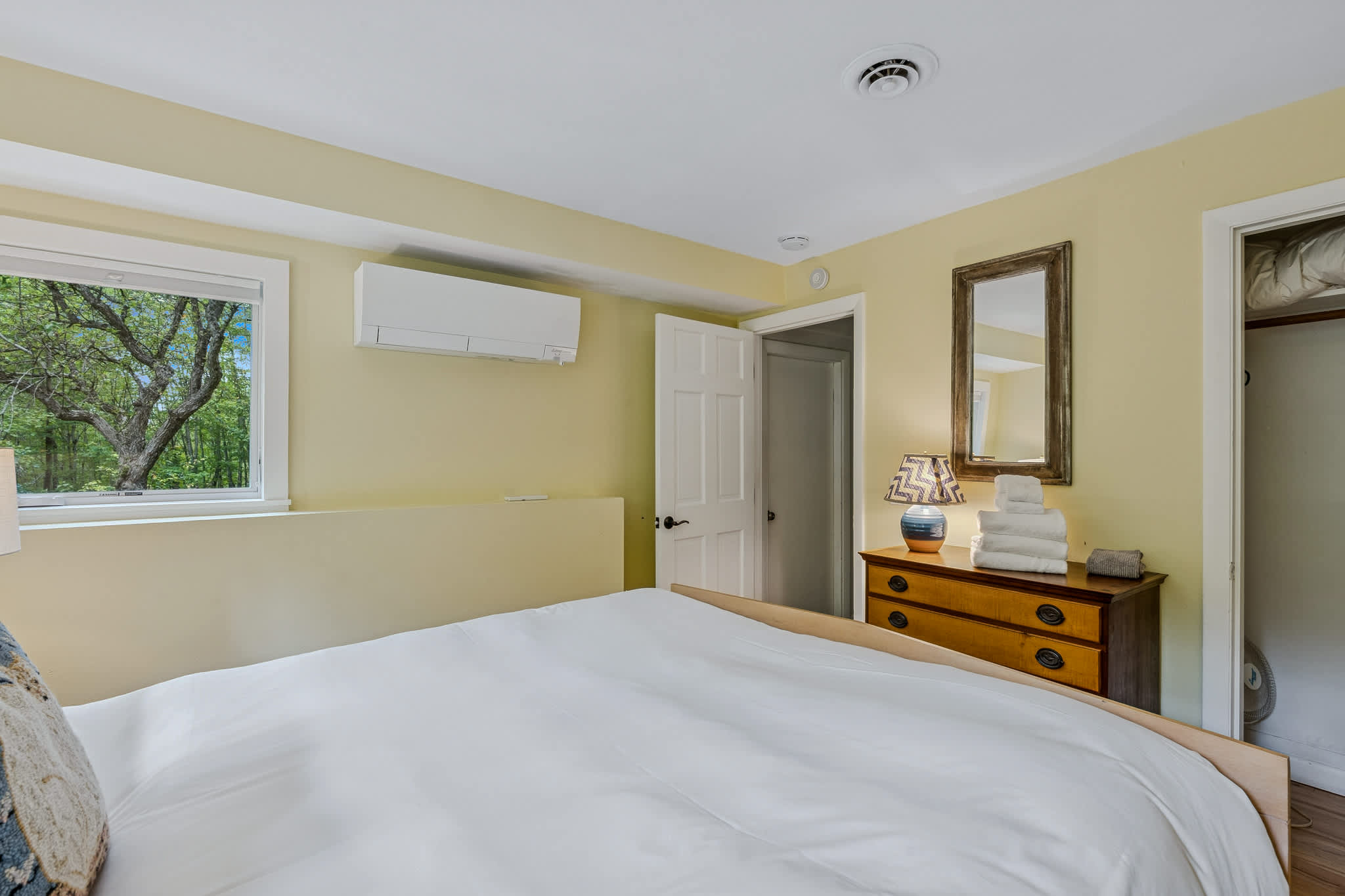 Spa, Fireplace & Pet Friendly - Top of the Hill