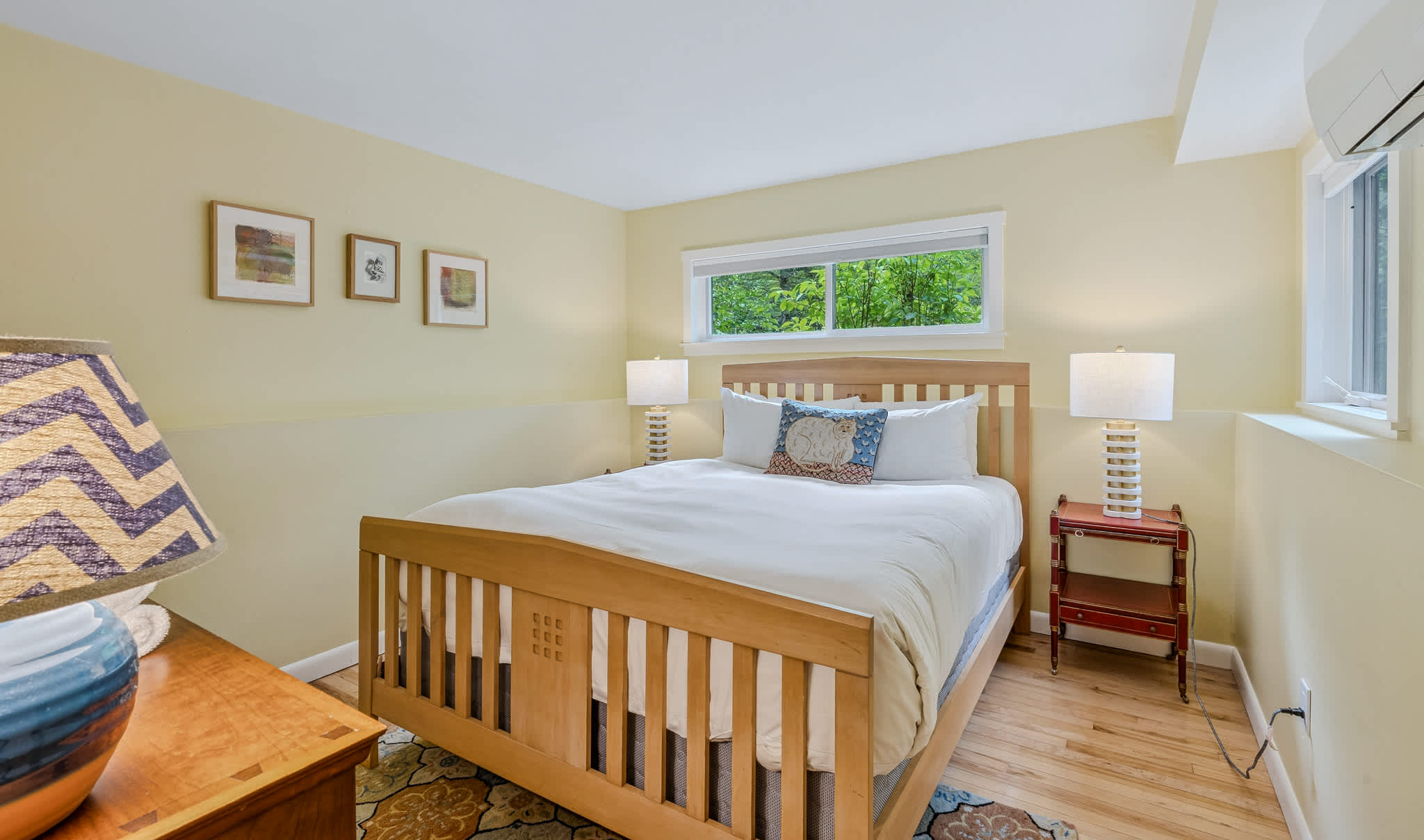 Spa, Fireplace & Pet Friendly - Top of the Hill
