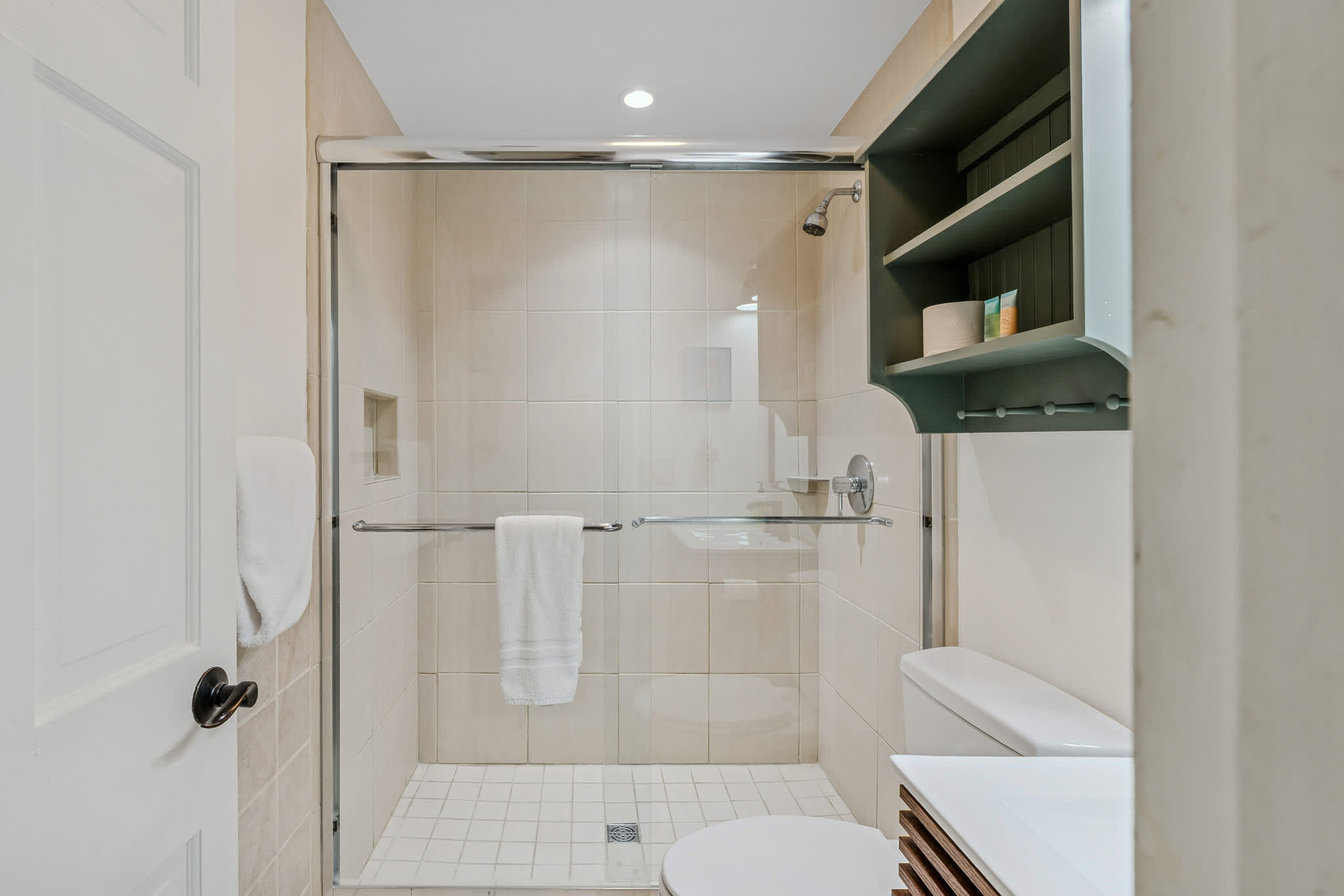 Spa, Fireplace & Pet Friendly - Top of the Hill