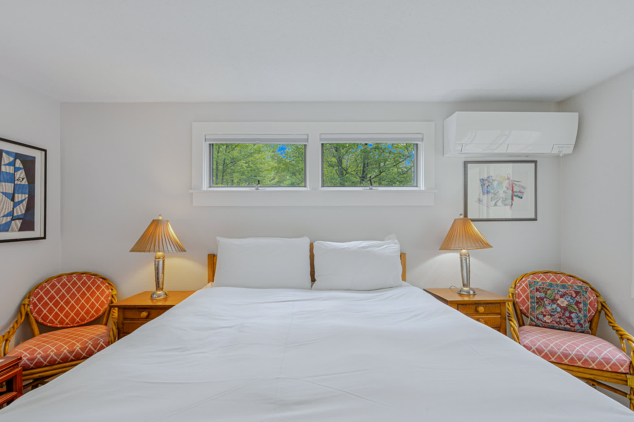 Spa, Fireplace & Pet Friendly - Top of the Hill