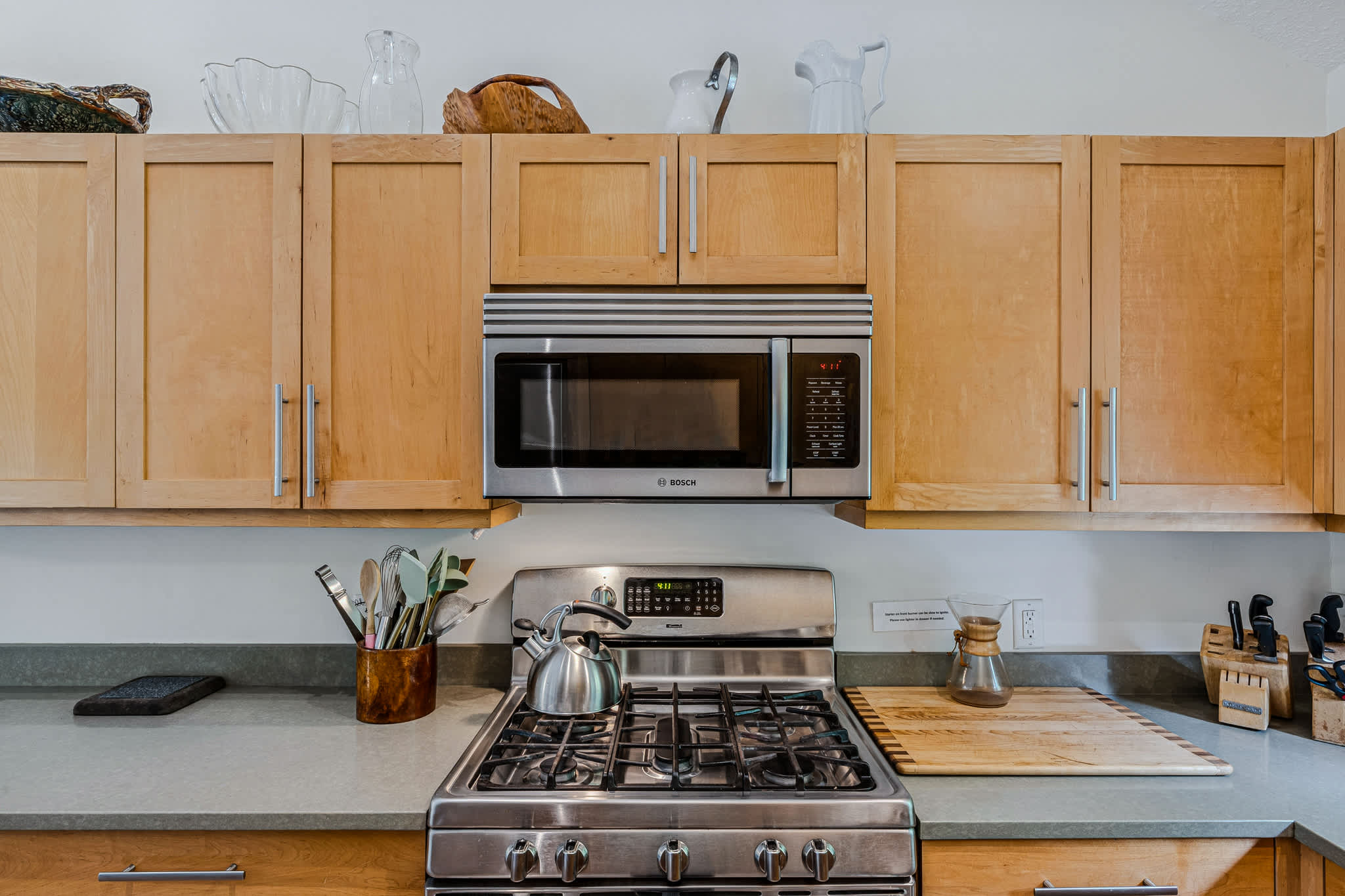 Spa, Fireplace & Pet Friendly - Top of the Hill