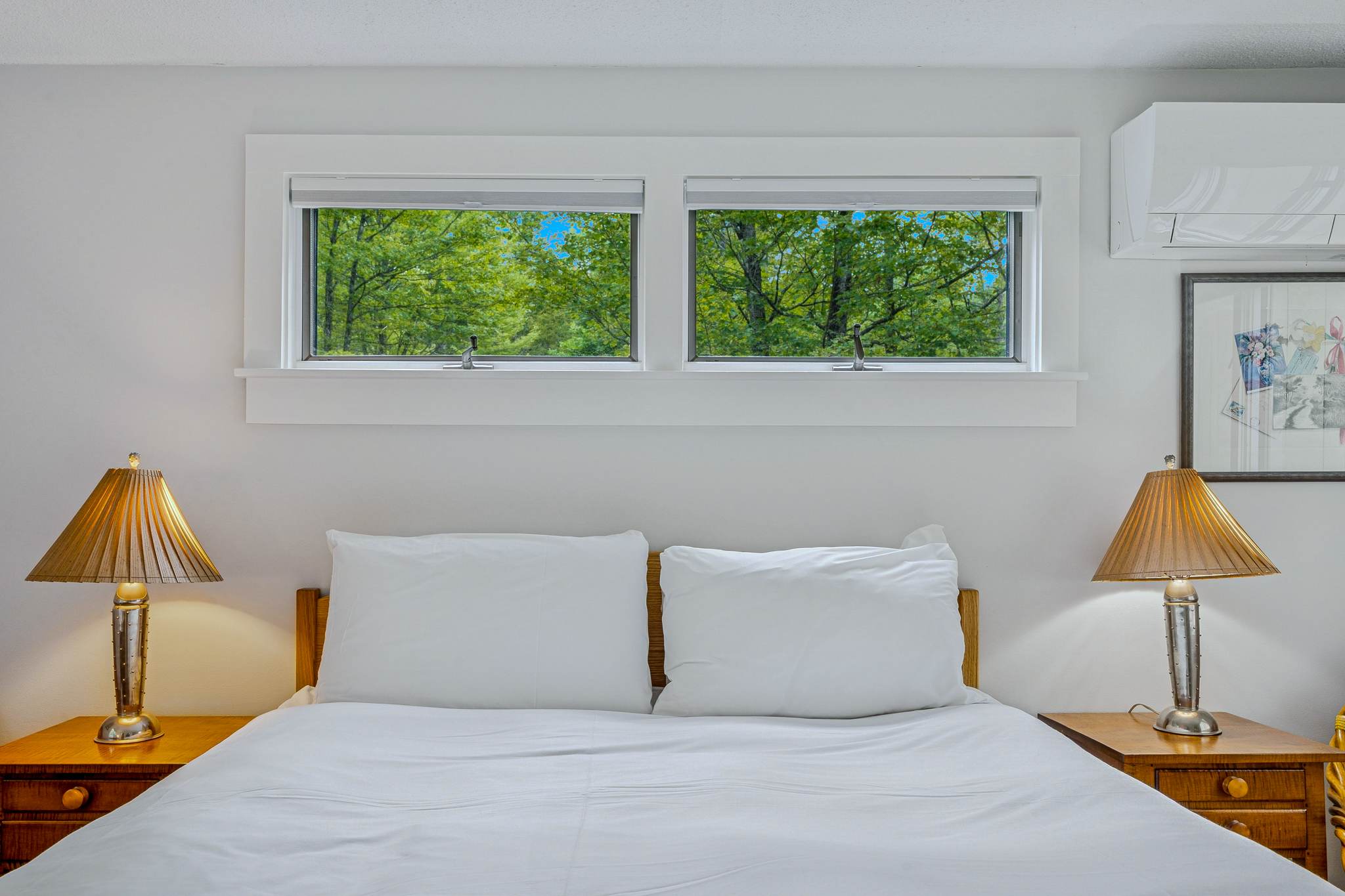 Spa, Fireplace & Pet Friendly - Top of the Hill