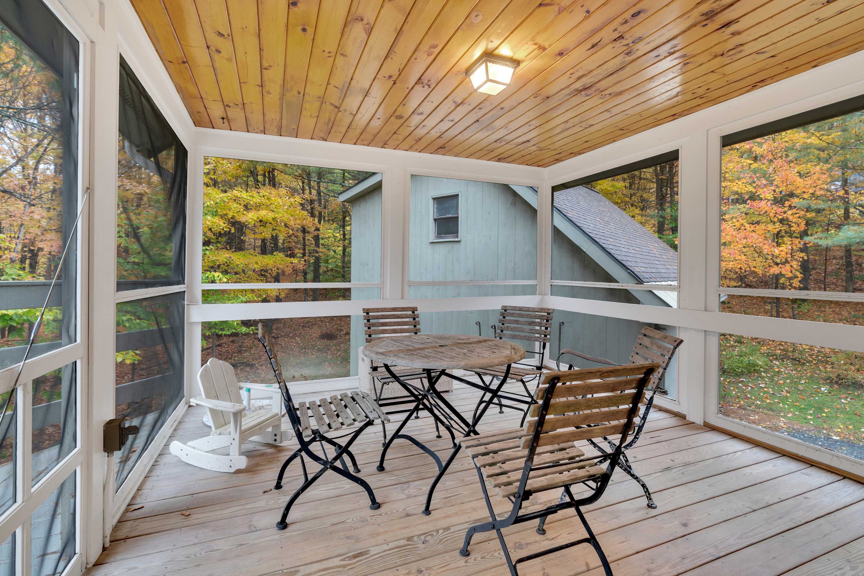 Spa, Fireplace & Pet Friendly - Top of the Hill