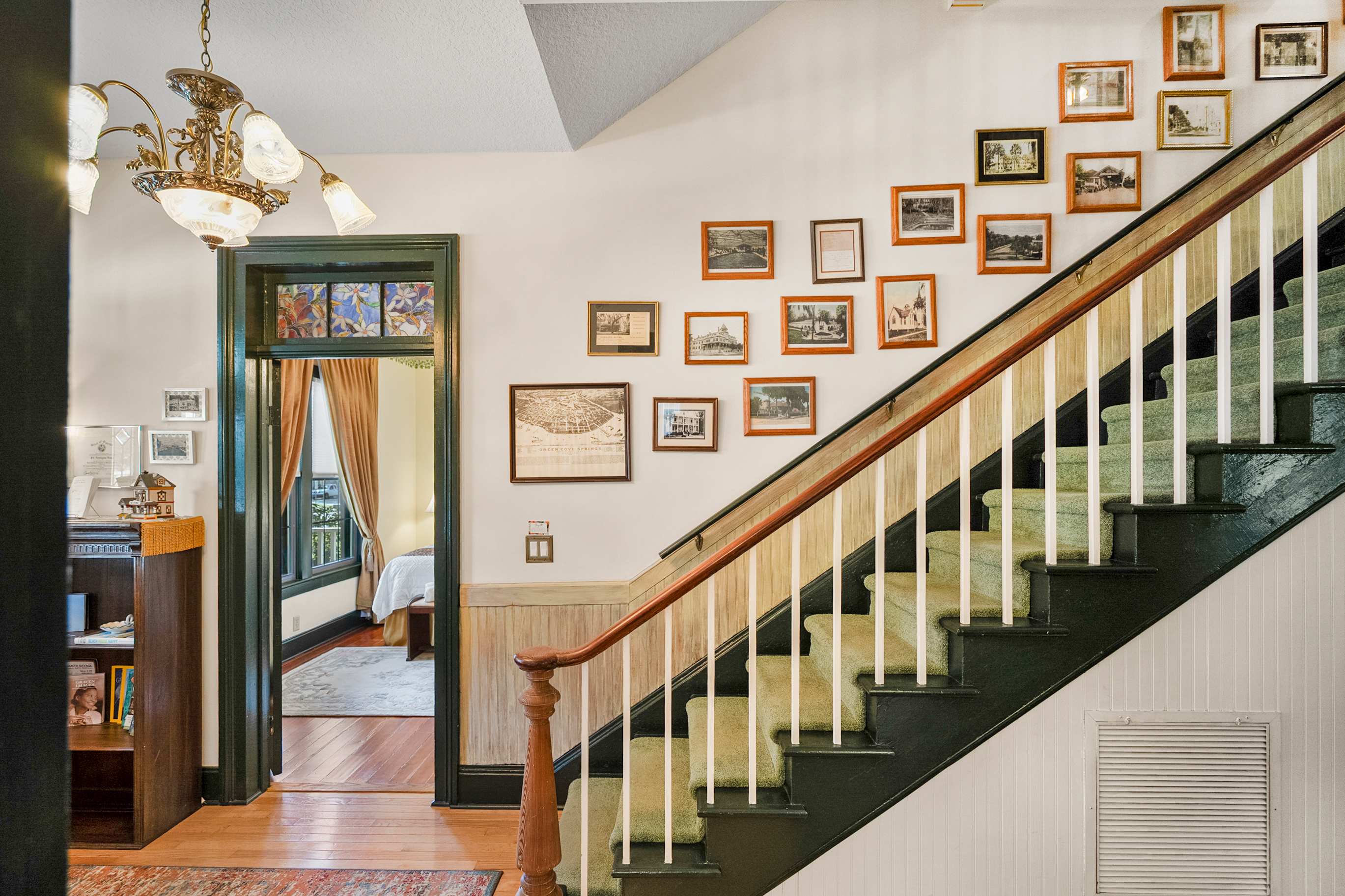 Downtown Historic Victorian, Steps to Clay Theatre — Green Cove Springs, FL — vacation rental