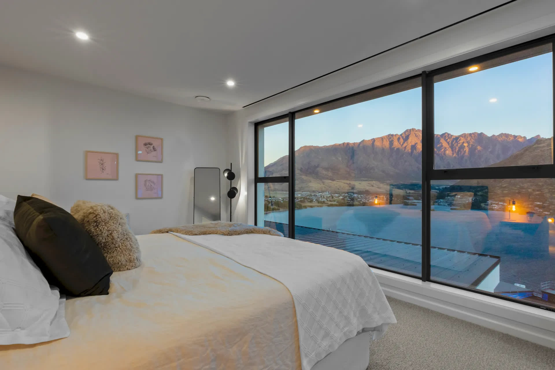 Queenstown luxury master suite with lake views, ensuite bathroom and freestanding tub