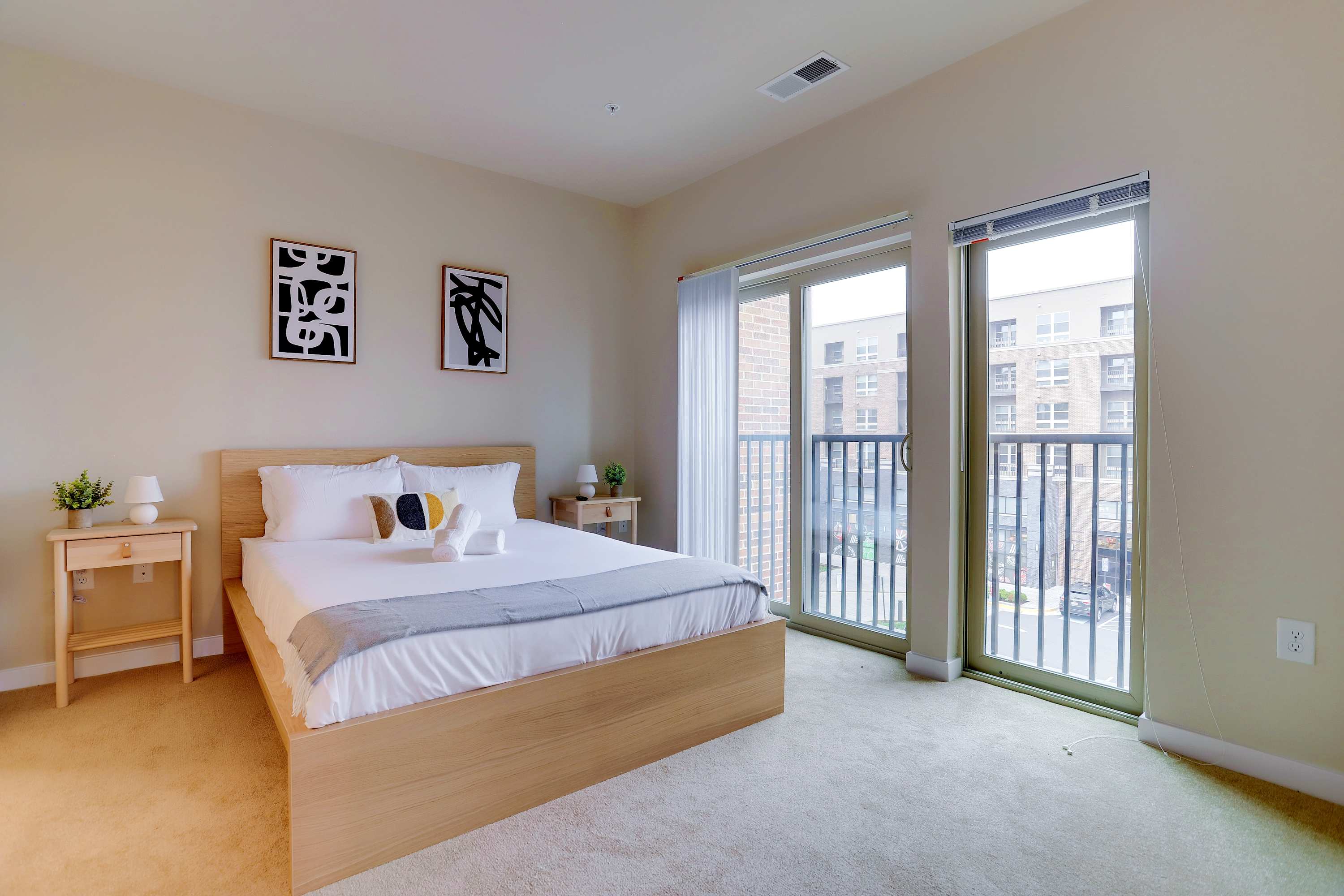 Modern Retreat W Gym & Prime Location