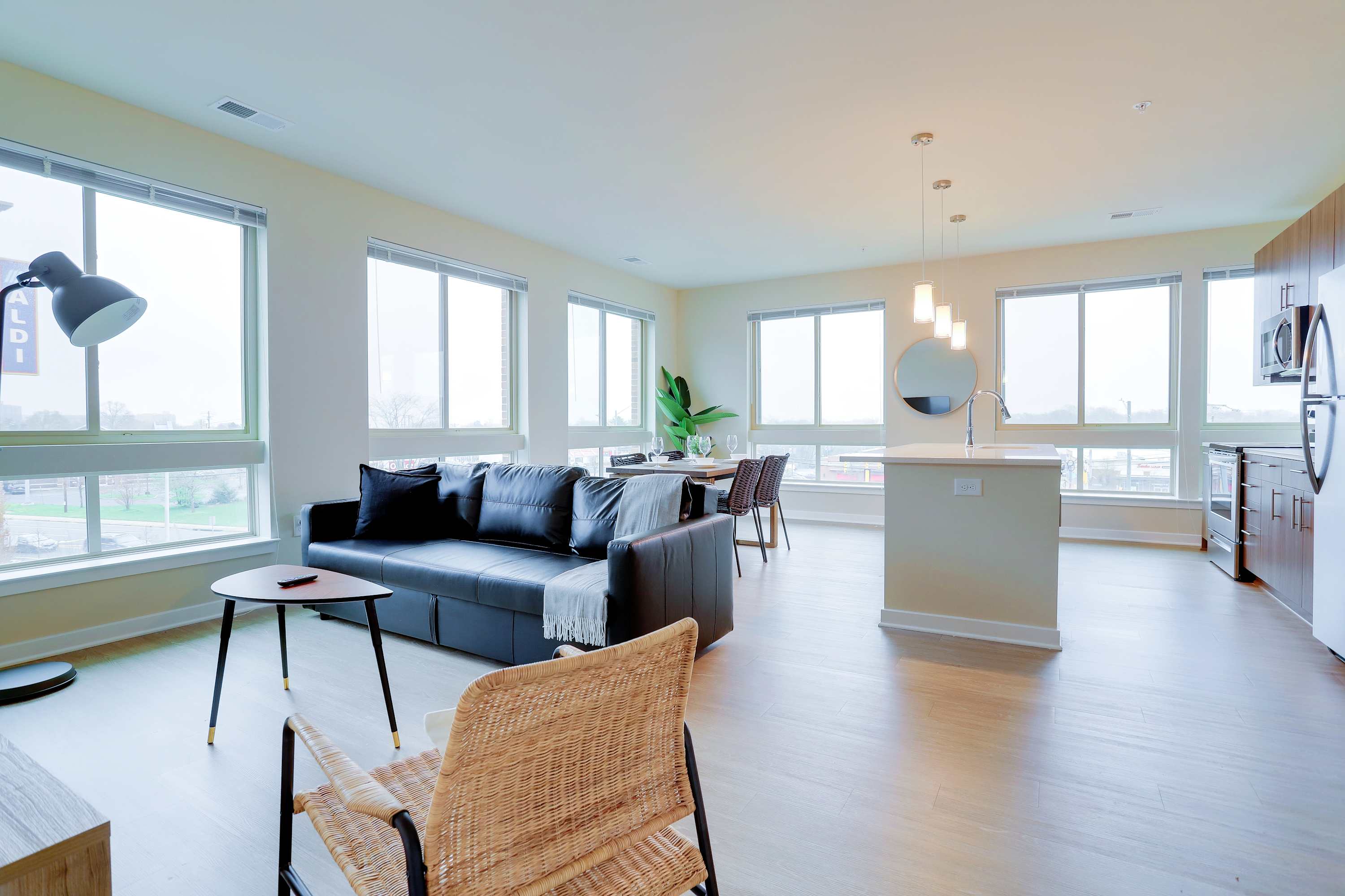 Modern Retreat W Gym & Prime Location