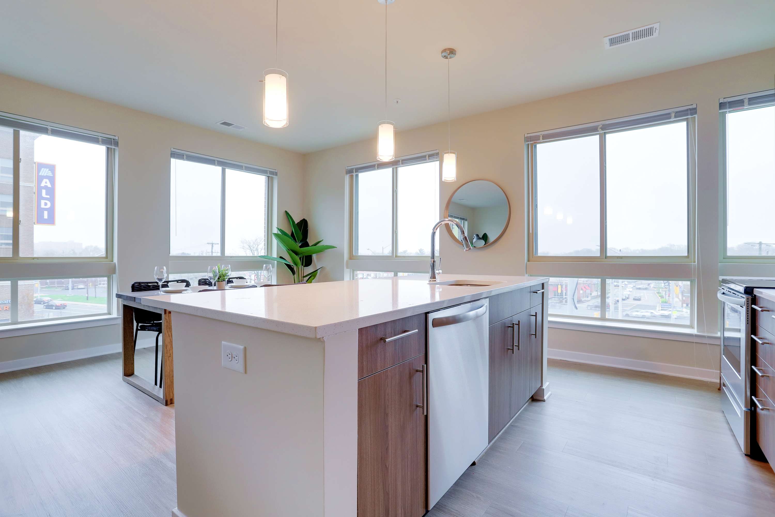 Modern Retreat W Gym & Prime Location - Foto 18