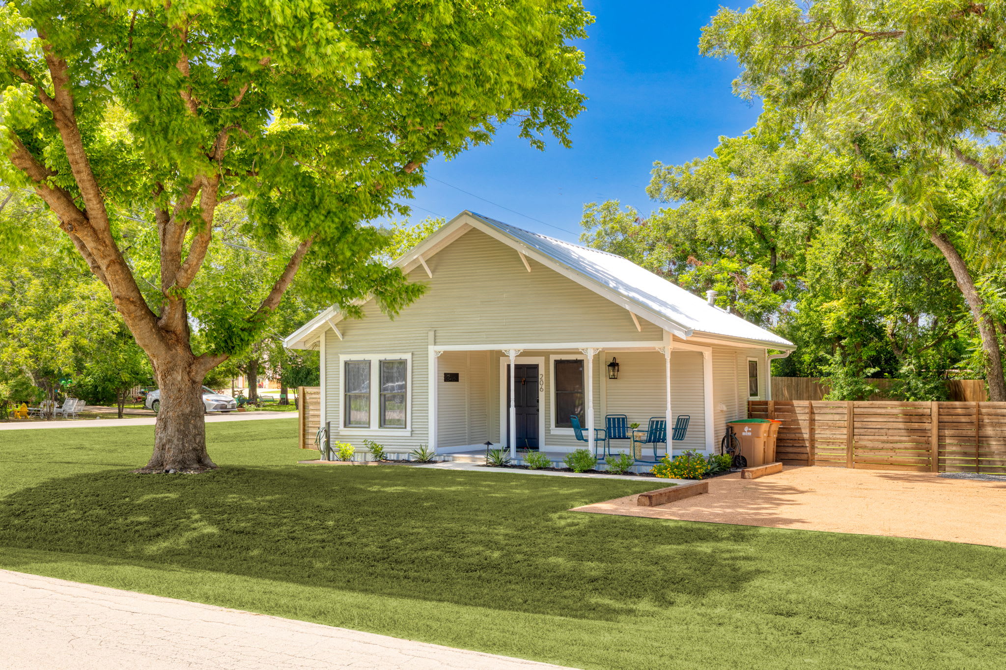 The Johnson | Photo 16