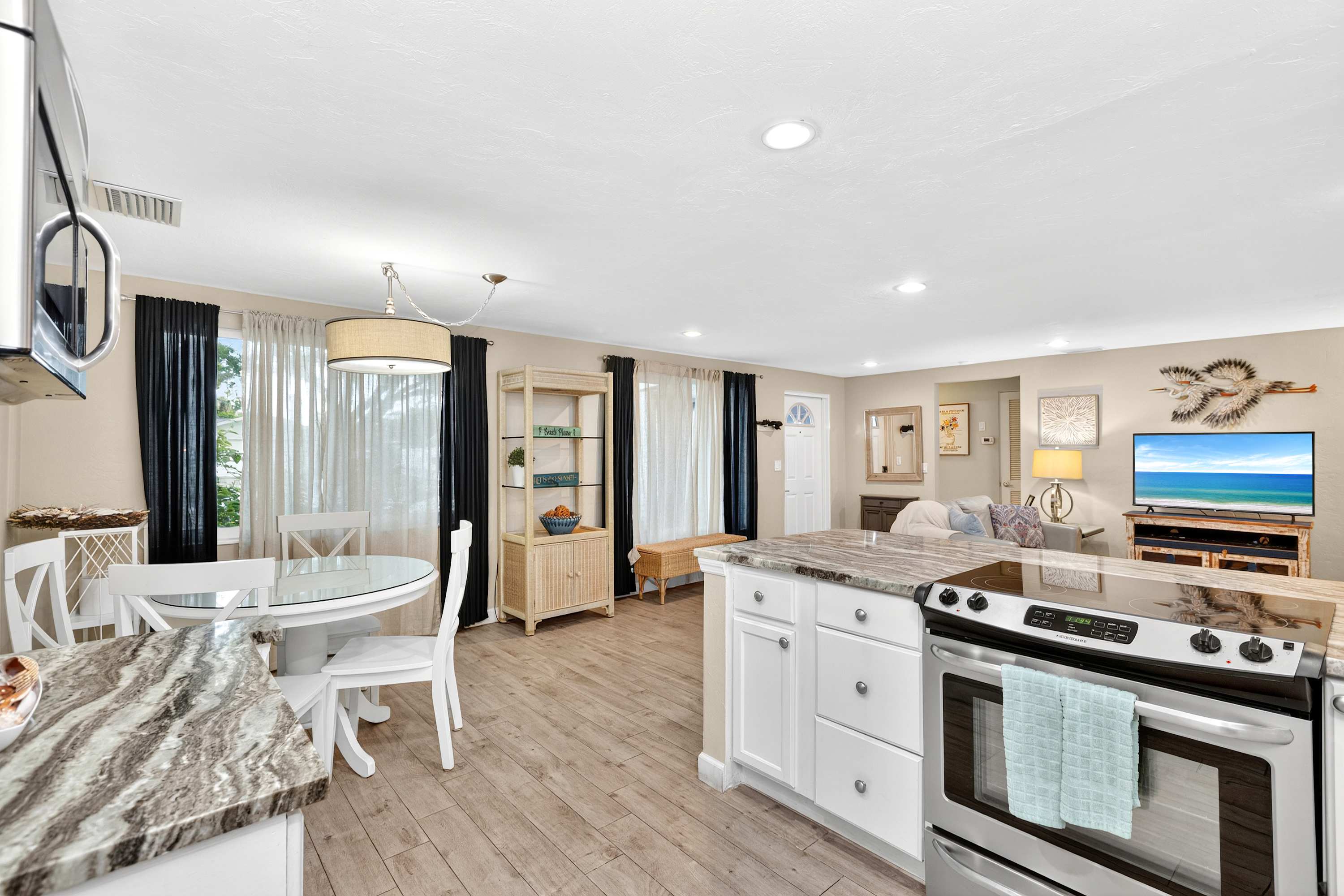 Tranquil Pool Home Near Siesta Key