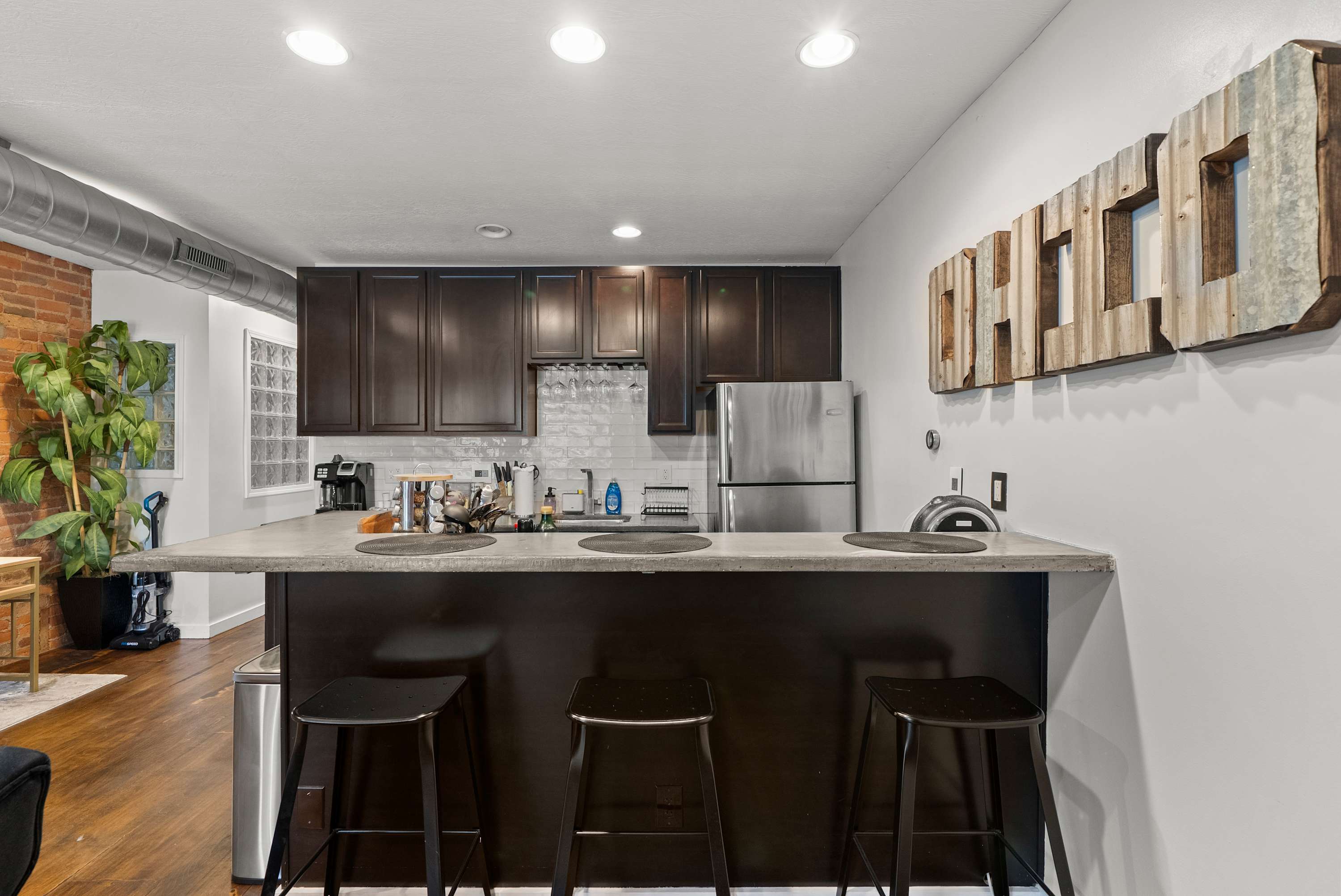 Sip morning coffee or grab a bite at the counter, seating 3​