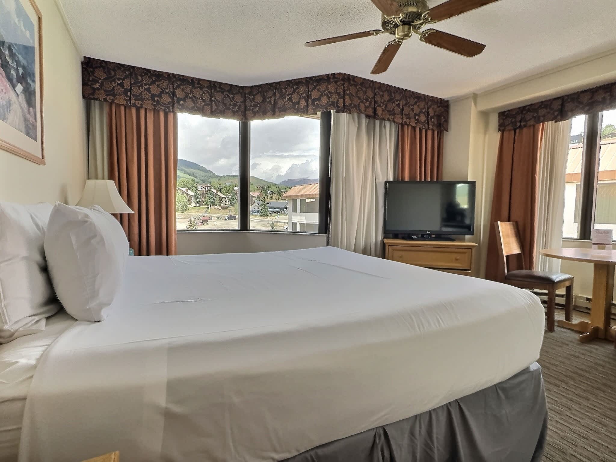 Corner King Room with Pool, Hot Tub, Close to Slopes! — Crested Butte, CO — vacation rental