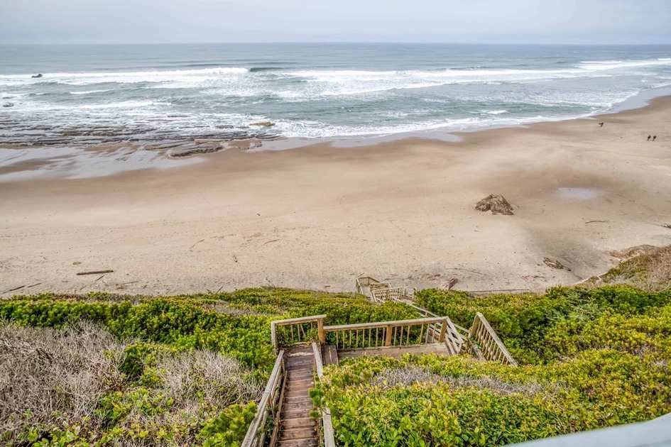 Ocean + Beach + Hot Tub | Nelscott Anchor House