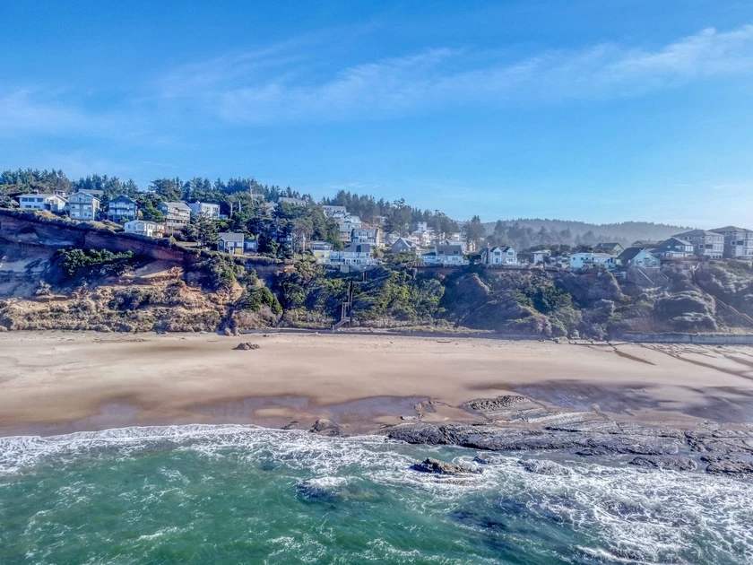 Ocean + Beach + Hot Tub | Nelscott Anchor House